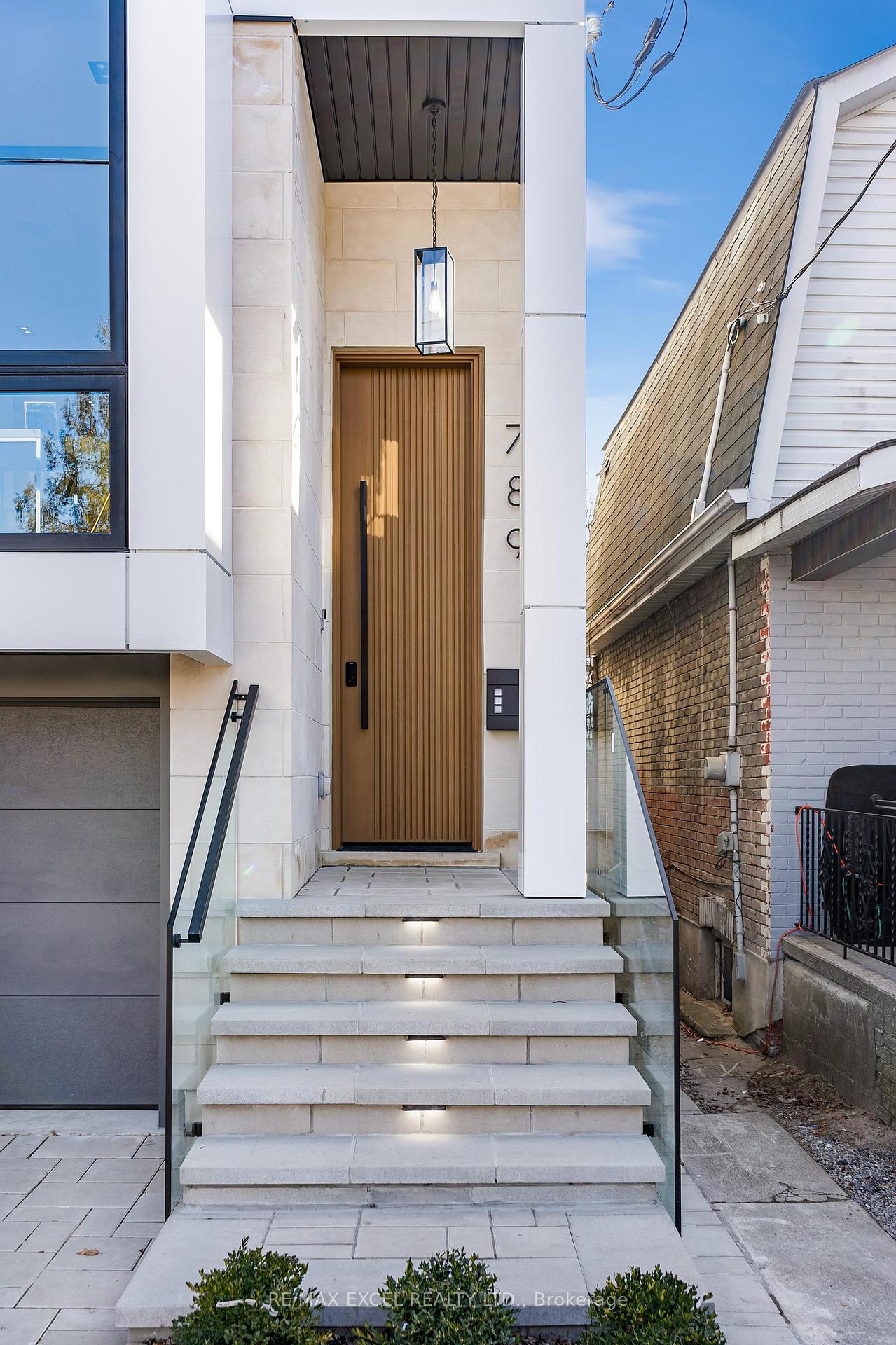 Photo 4 of 789 Sammon Avenue, Toronto, Danforth Village-East York — HOMEH