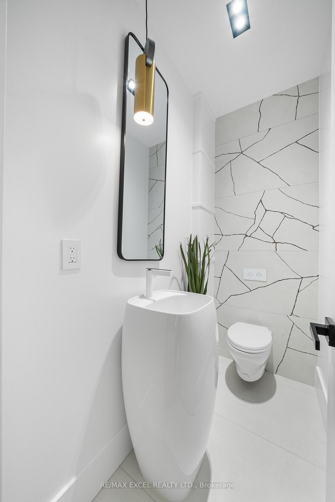 Photo 12 of 789 Sammon Avenue, Toronto, Danforth Village-East York — HOMEH