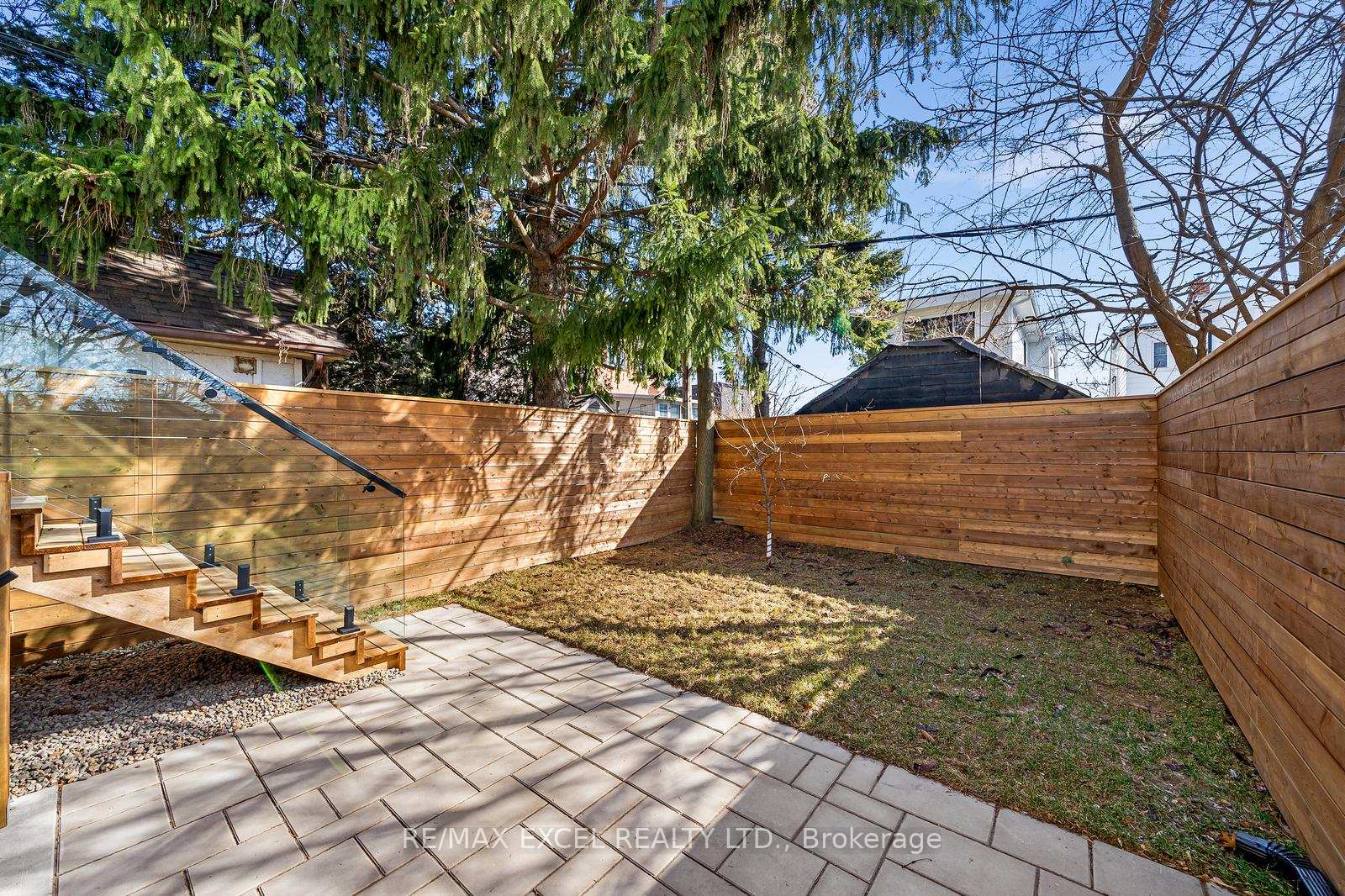 Photo 37 of 789 Sammon Avenue, Toronto, Danforth Village-East York — HOMEH