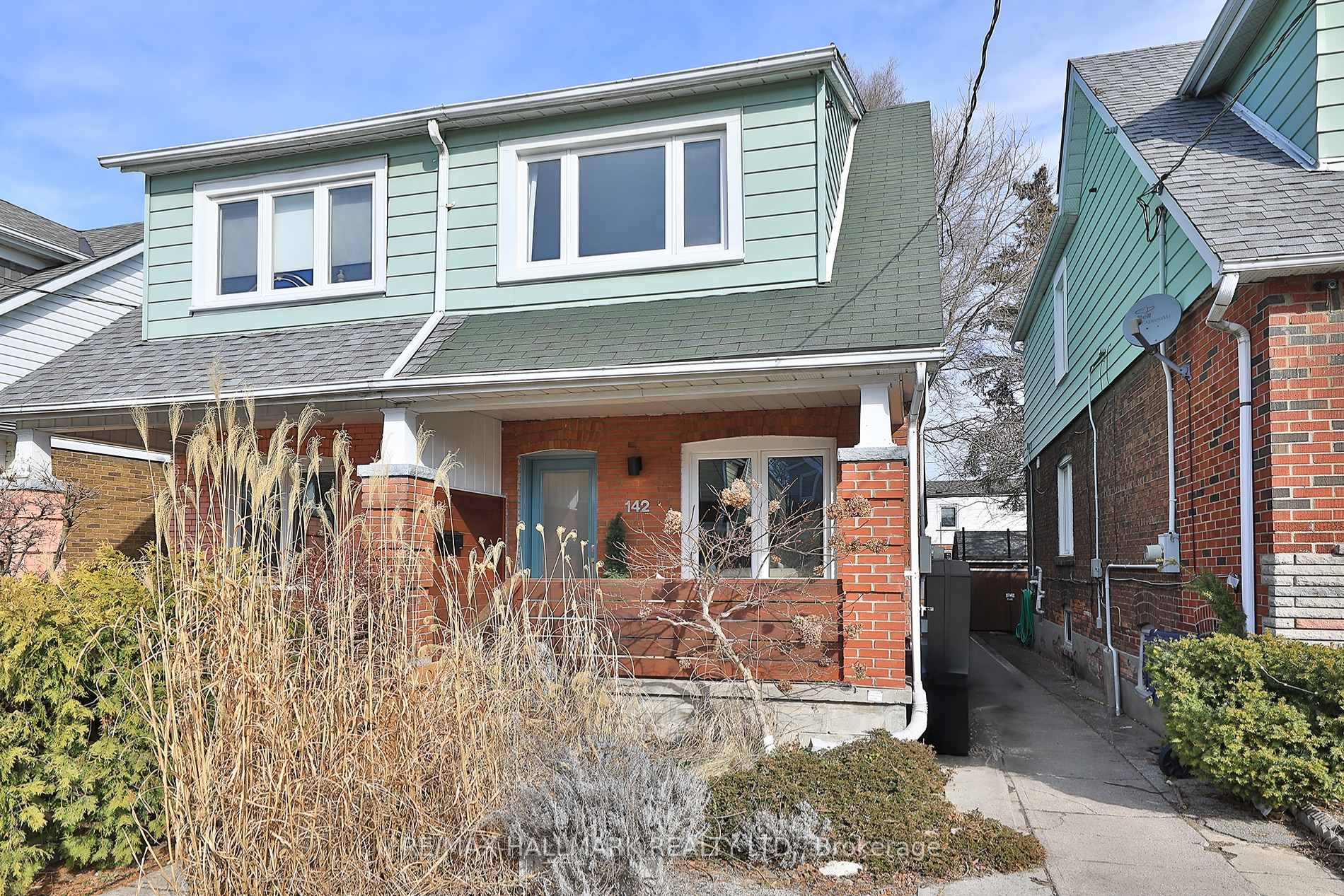 Photo 2 of 142 Springdale Boulevard, Toronto, Danforth Village-East York — HOMEH