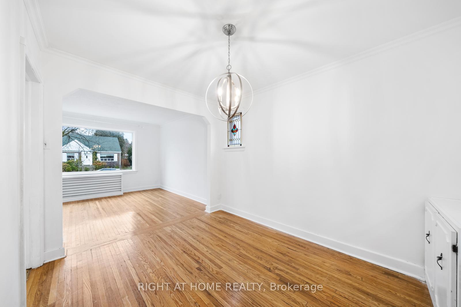 Photo 4 of 29 Plaxton Drive, Toronto, O'Connor-Parkview — HOMEH