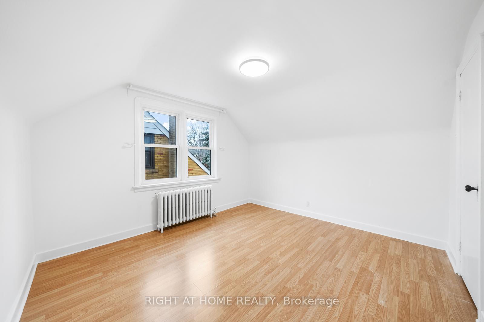 Photo 6 of 29 Plaxton Drive, Toronto, O'Connor-Parkview — HOMEH