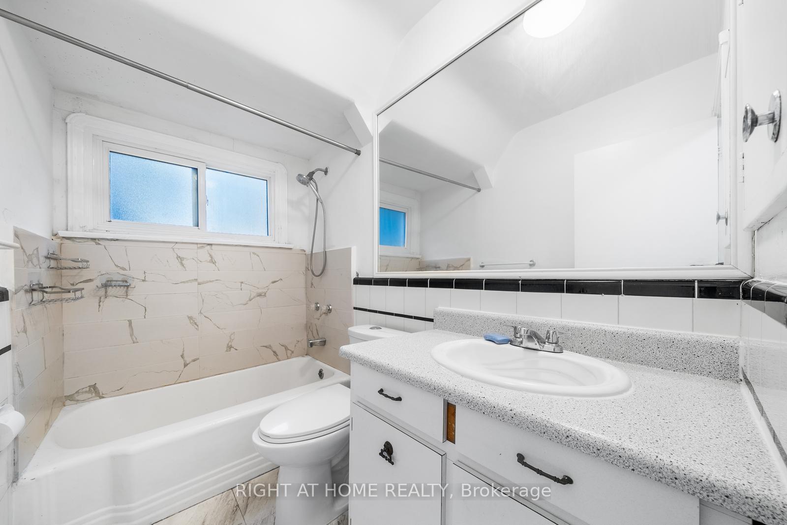 Photo 7 of 29 Plaxton Drive, Toronto, O'Connor-Parkview — HOMEH