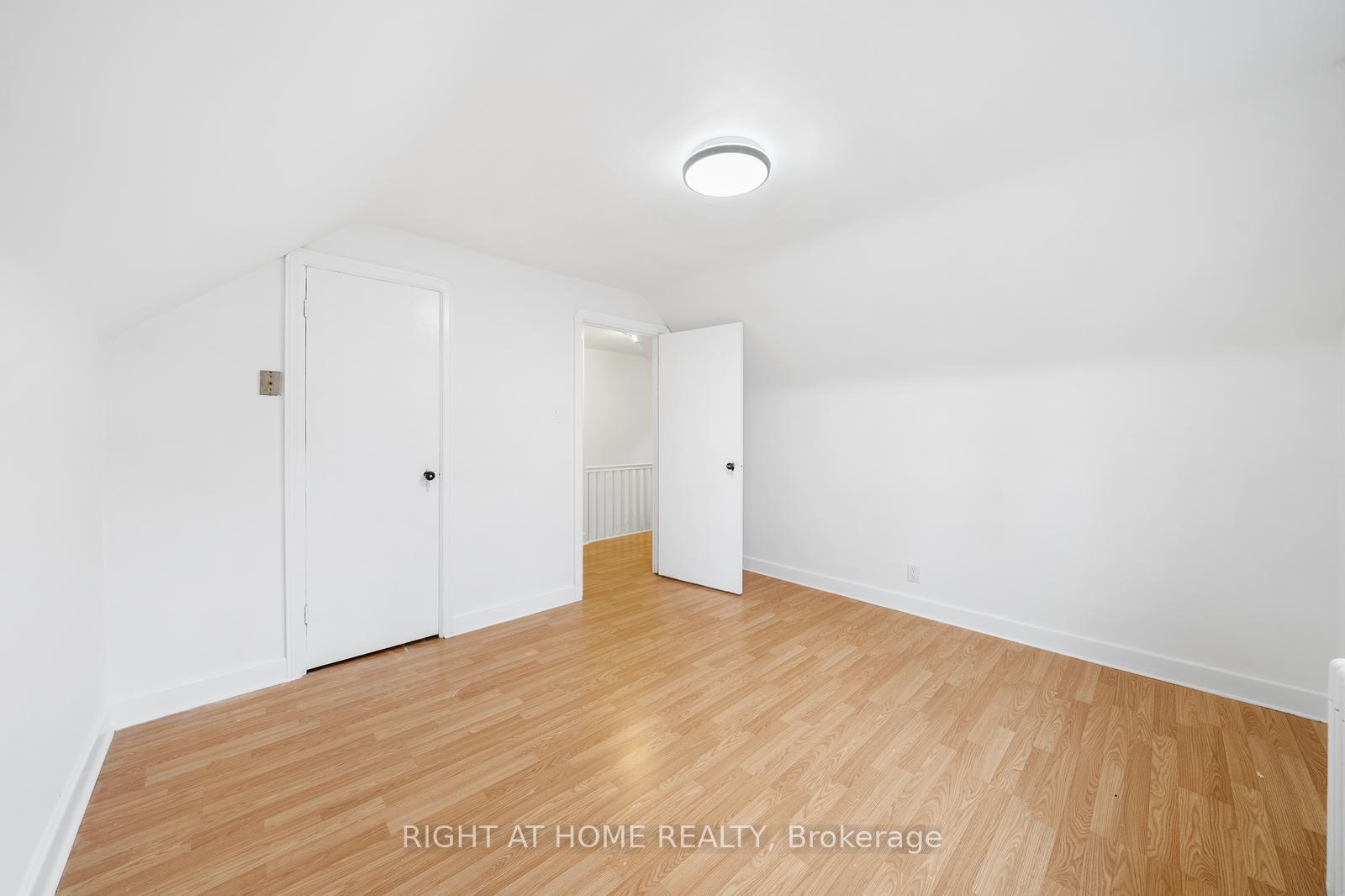 Photo 9 of 29 Plaxton Drive, Toronto, O'Connor-Parkview — HOMEH