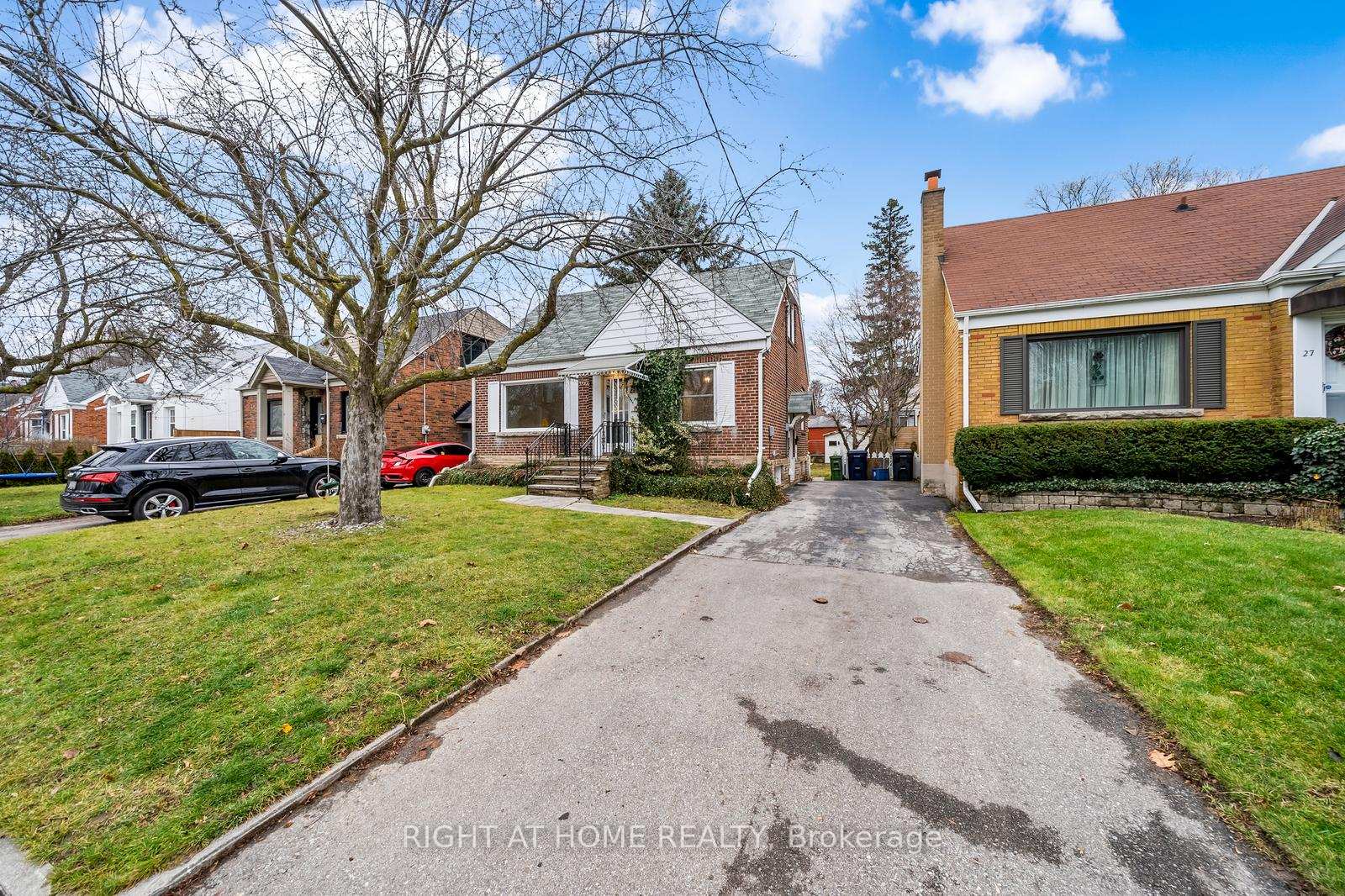 Photo 12 of 29 Plaxton Drive, Toronto, O'Connor-Parkview — HOMEH