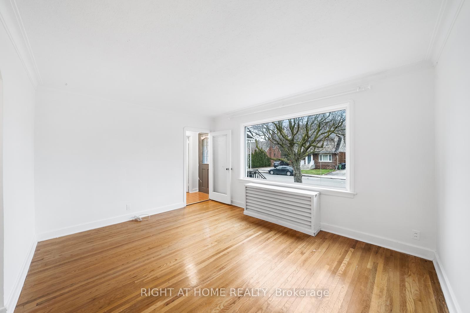 Photo 13 of 29 Plaxton Drive, Toronto, O'Connor-Parkview — HOMEH