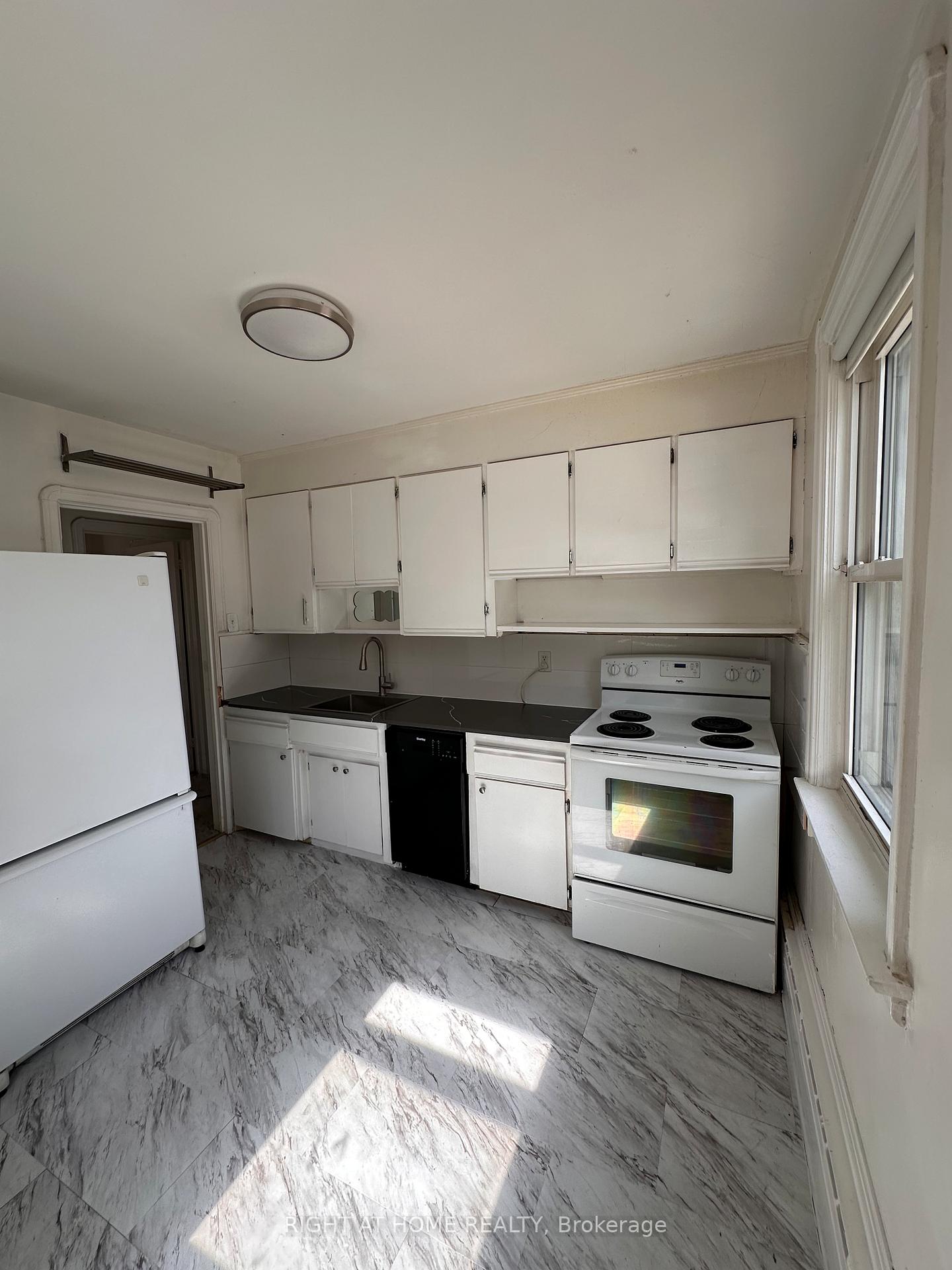 Photo 16 of 29 Plaxton Drive, Toronto, O'Connor-Parkview — HOMEH
