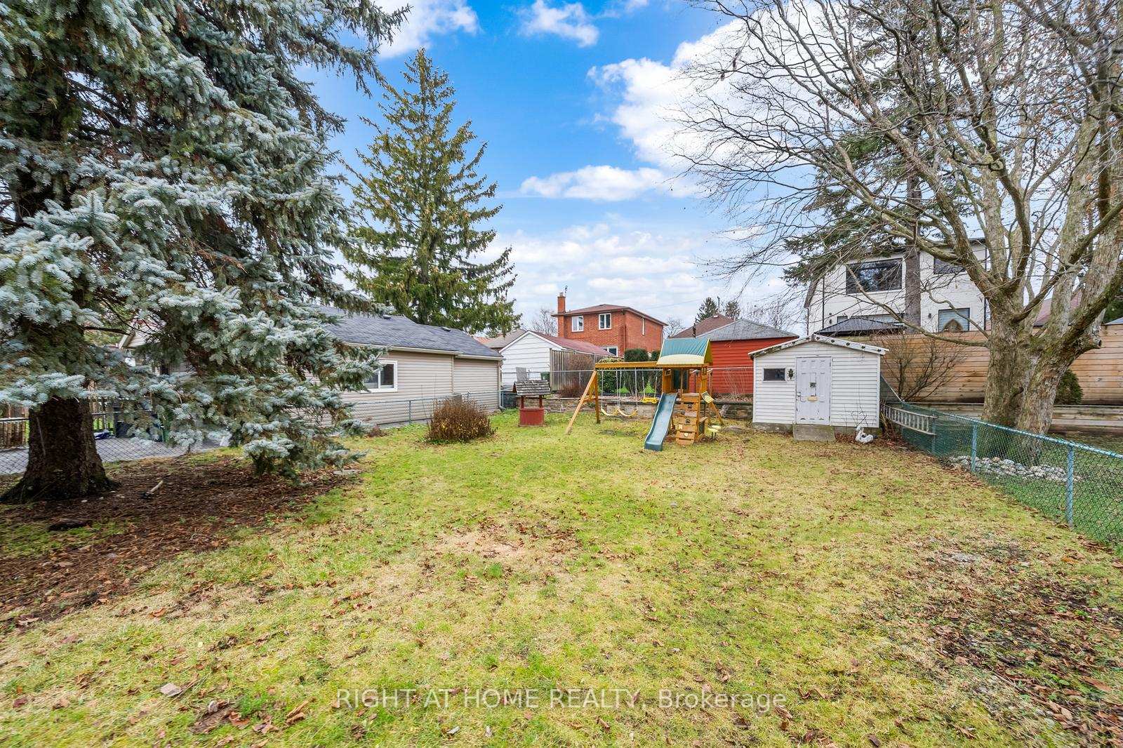 Photo 24 of 29 Plaxton Drive, Toronto, O'Connor-Parkview — HOMEH