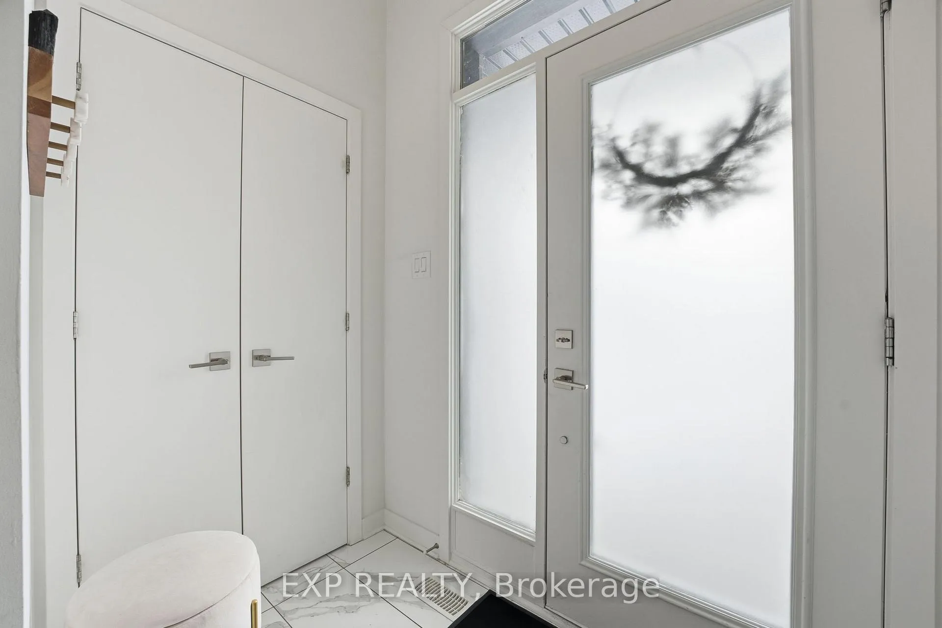 Photo 4 of 687 Capricorn Circle, Ottawa, Riverside South/Gloucester Glen — HOMEH