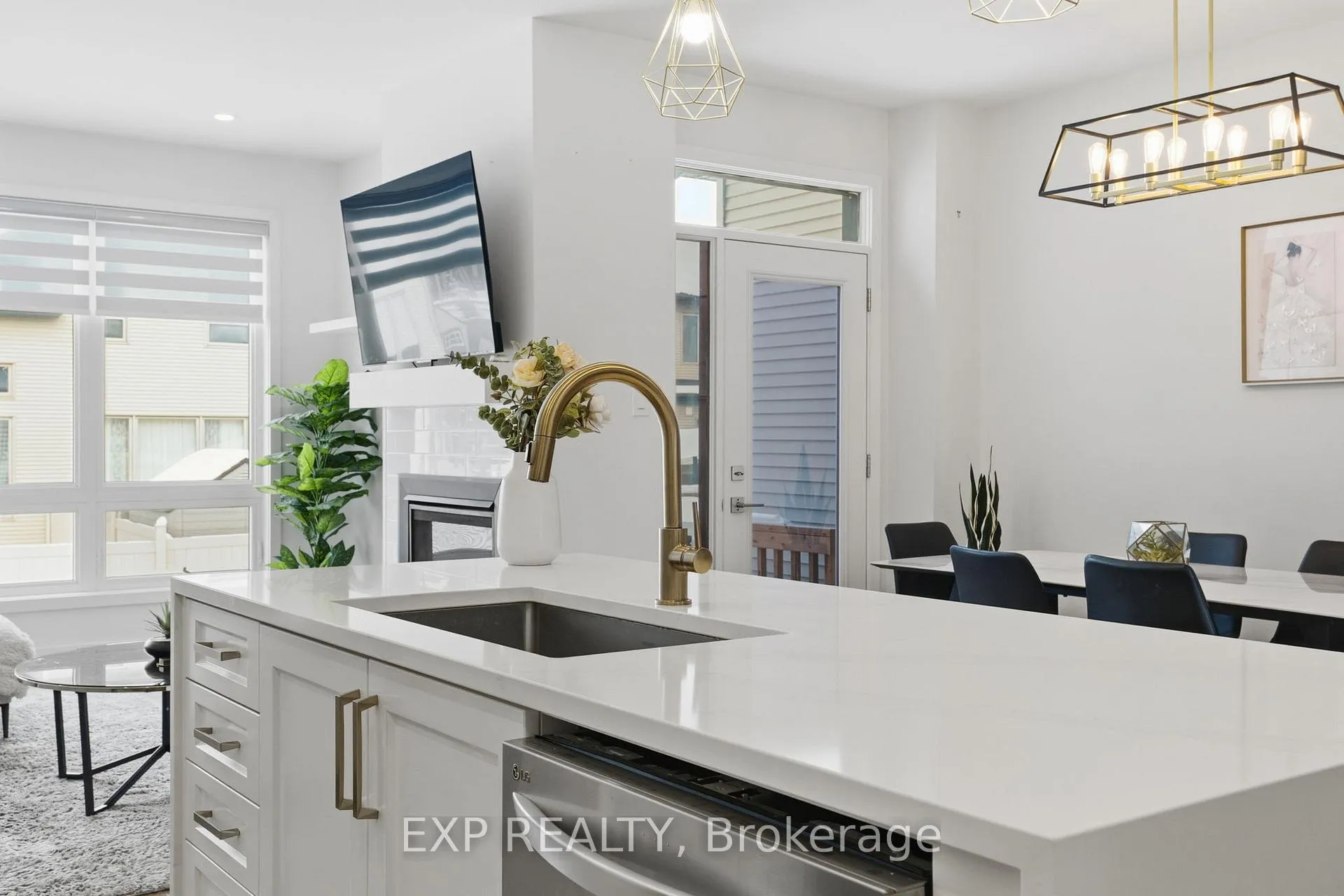 Photo 12 of 687 Capricorn Circle, Ottawa, Riverside South/Gloucester Glen — HOMEH
