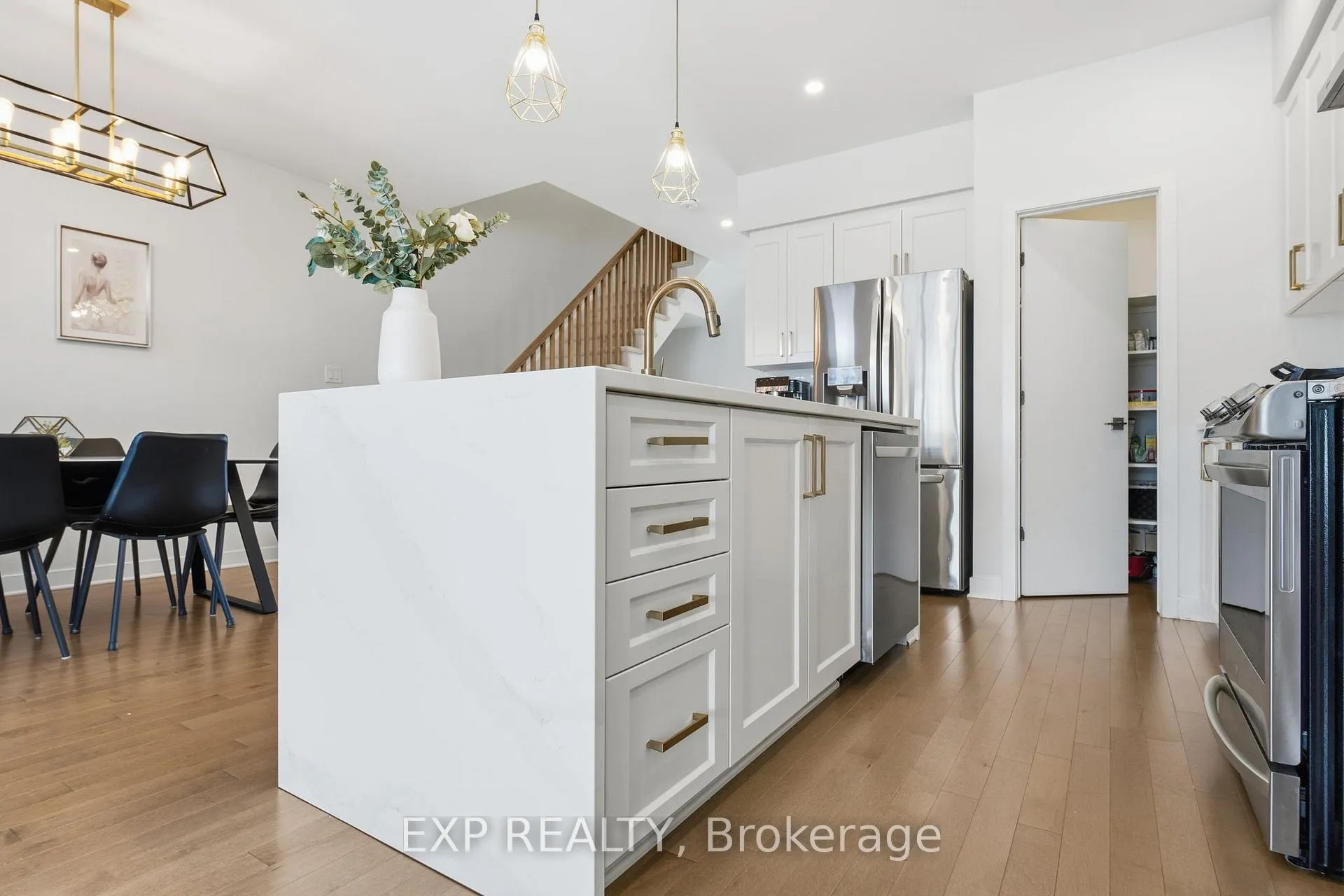 Photo 14 of 687 Capricorn Circle, Ottawa, Riverside South/Gloucester Glen — HOMEH