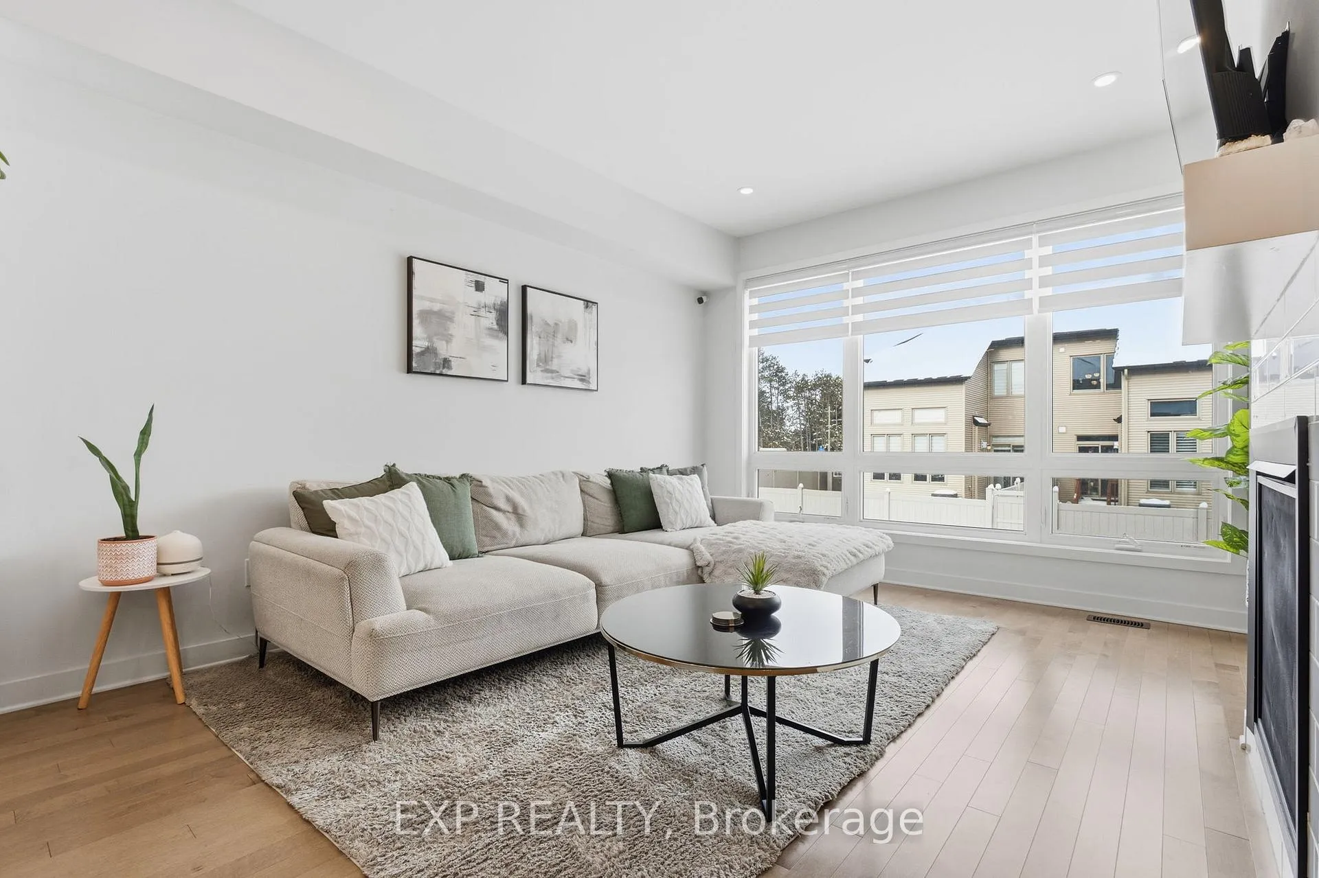 Photo 16 of 687 Capricorn Circle, Ottawa, Riverside South/Gloucester Glen — HOMEH