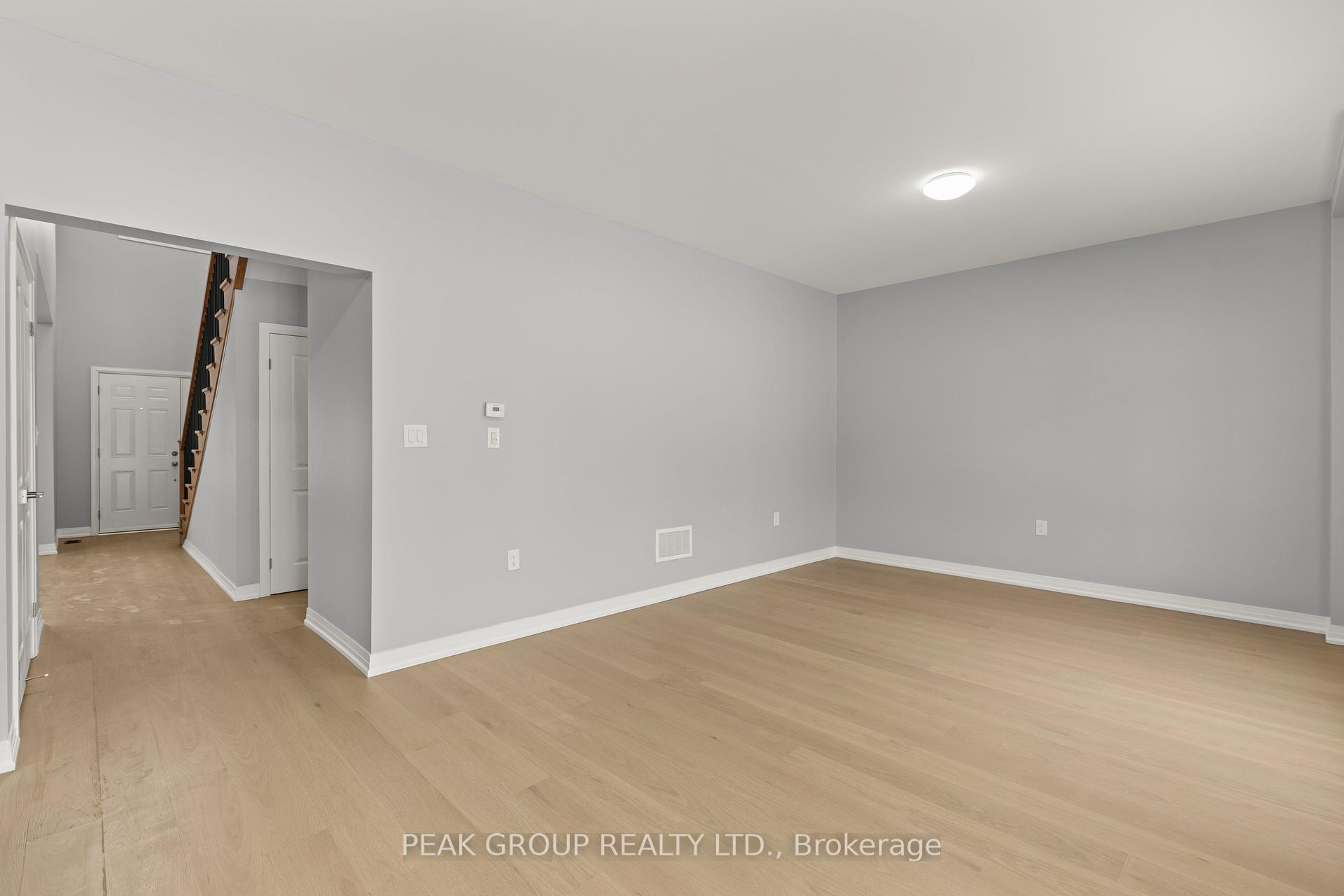 Photo 12 of 10 Barker Parkway, Thorold, Rolling Meadows — HOMEH