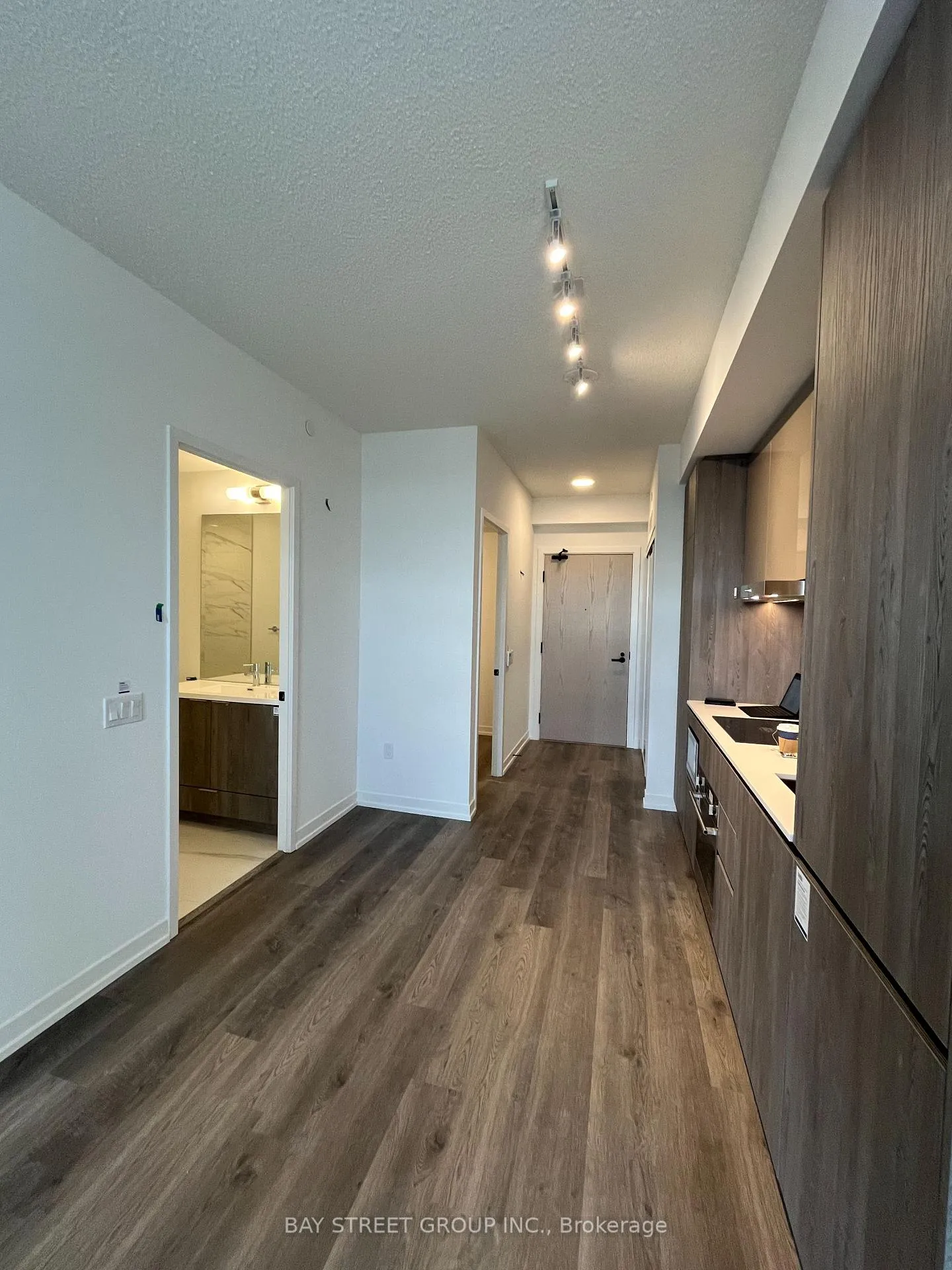 Photo 2 of Unit 2211, 8 Interchange Way, Vaughan, Vaughan Corporate Centre — HOMEH