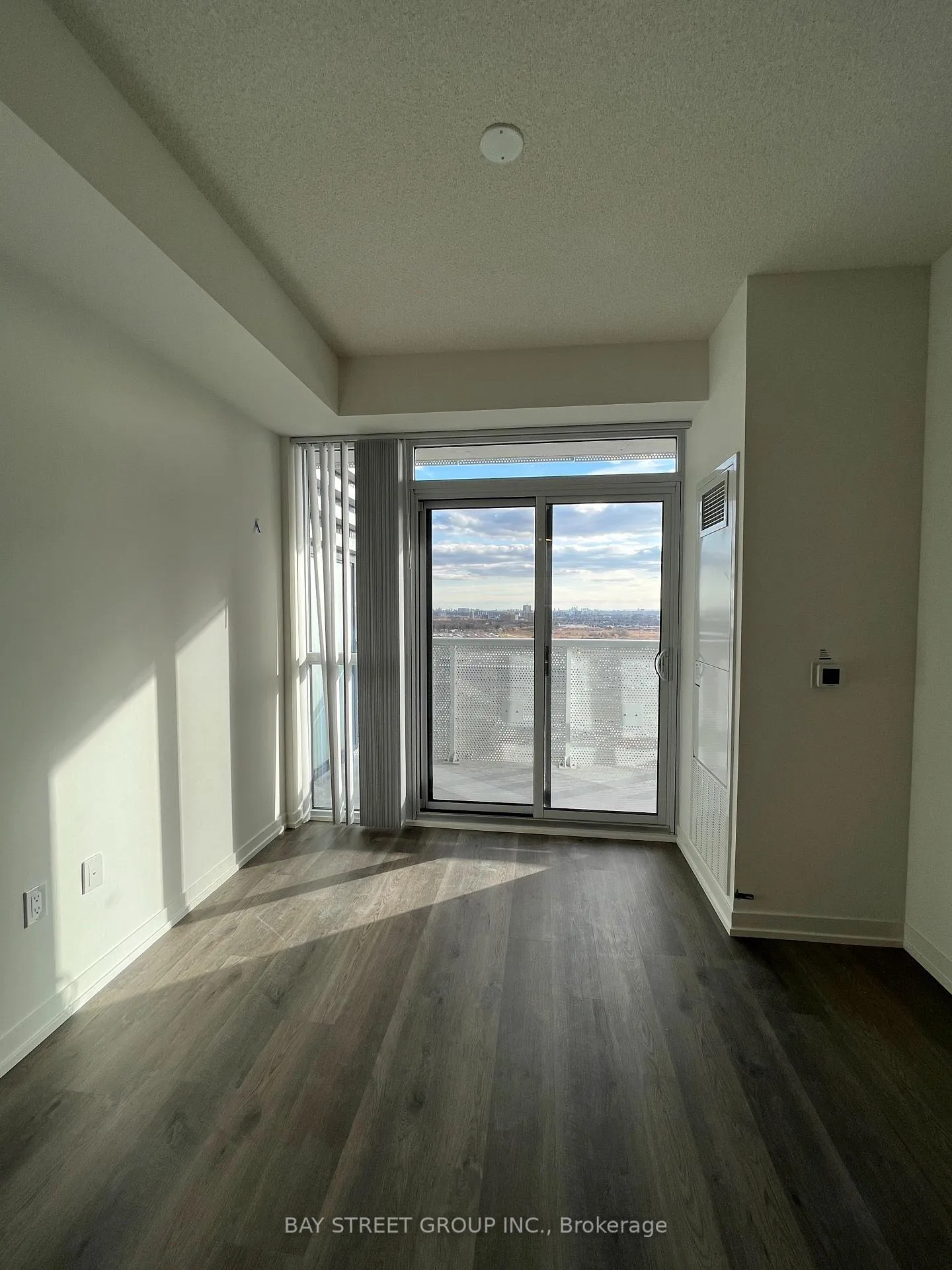 Photo 5 of Unit 2211, 8 Interchange Way, Vaughan, Vaughan Corporate Centre — HOMEH