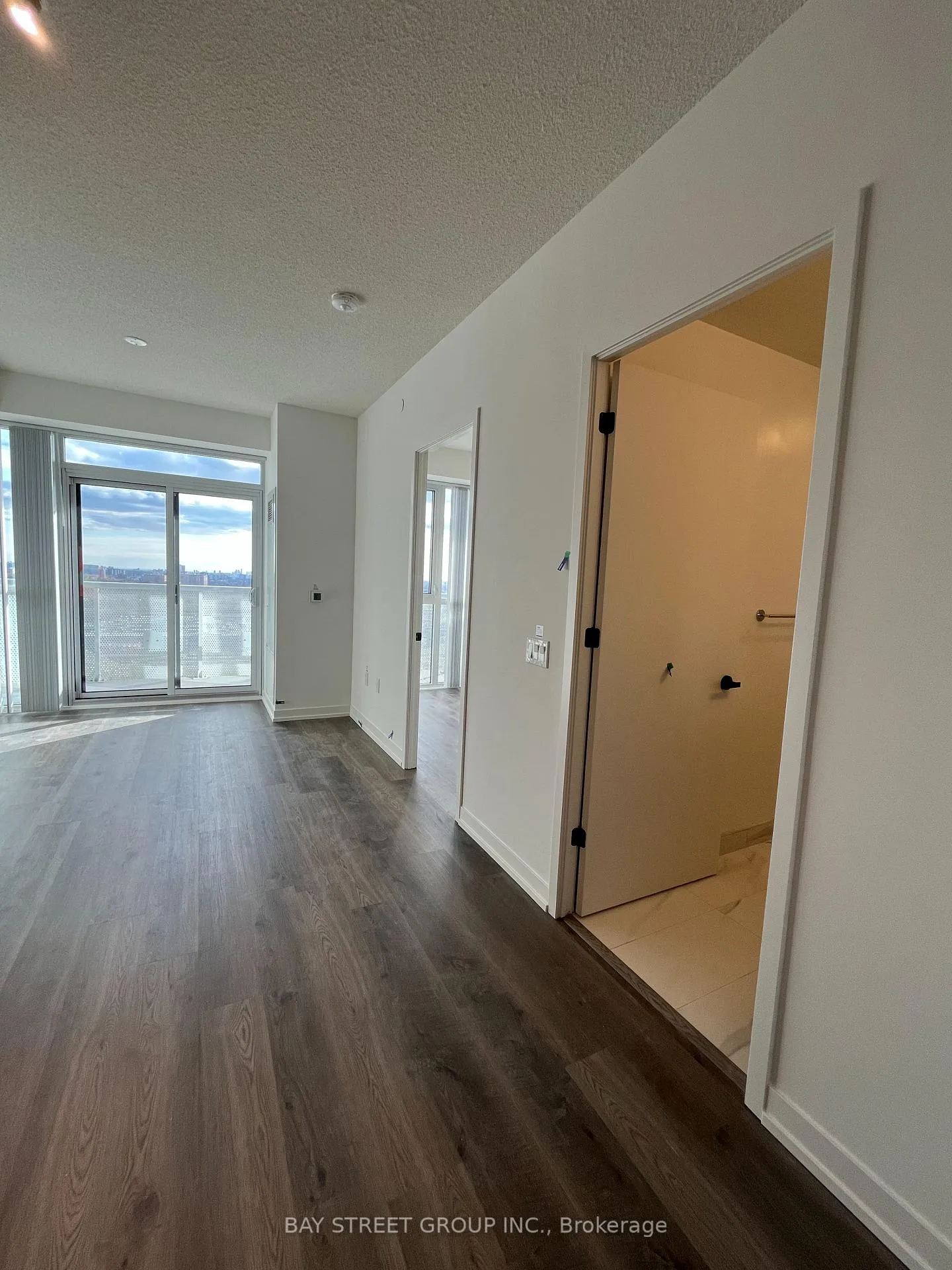 Photo 6 of Unit 2211, 8 Interchange Way, Vaughan, Vaughan Corporate Centre — HOMEH