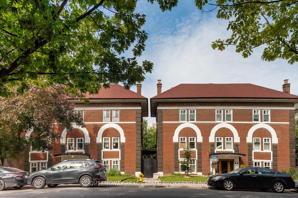 Front of Unit 202, 28 Balmoral Avenue