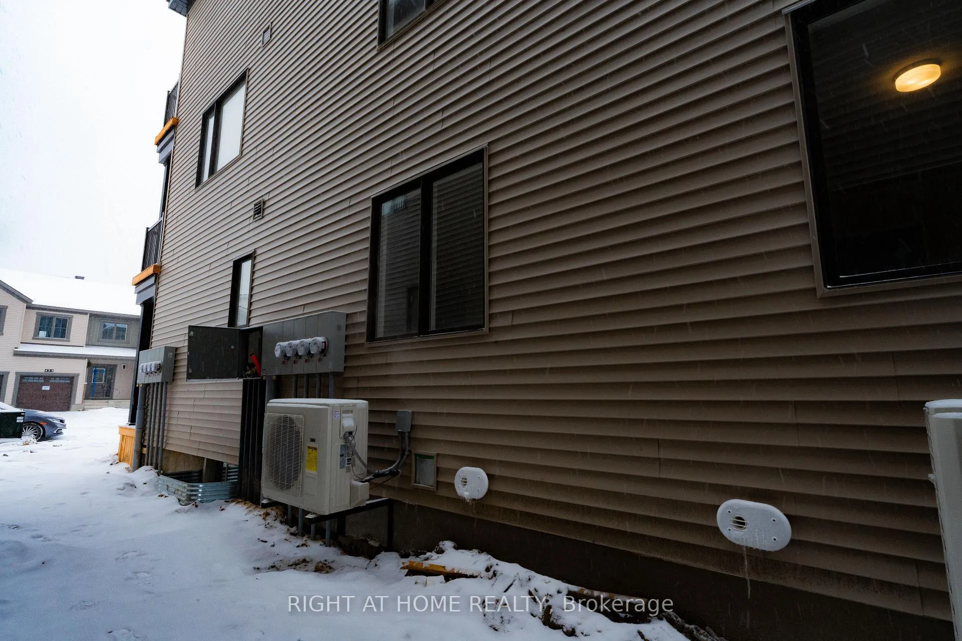 Photo 3 of 425 Mortar Terrace, Ottawa, Kanata - Rural Kanata (Central) — HOMEH