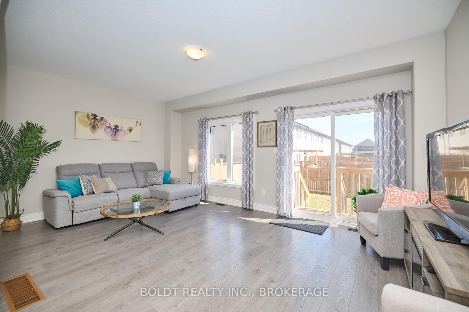 Photo 11 of 66 Homestead Way, Thorold, Rolling Meadows — HOMEH