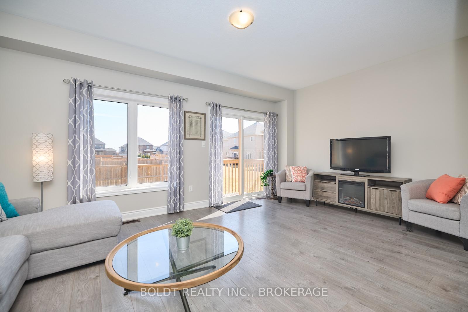 Photo 12 of 66 Homestead Way, Thorold, Rolling Meadows — HOMEH