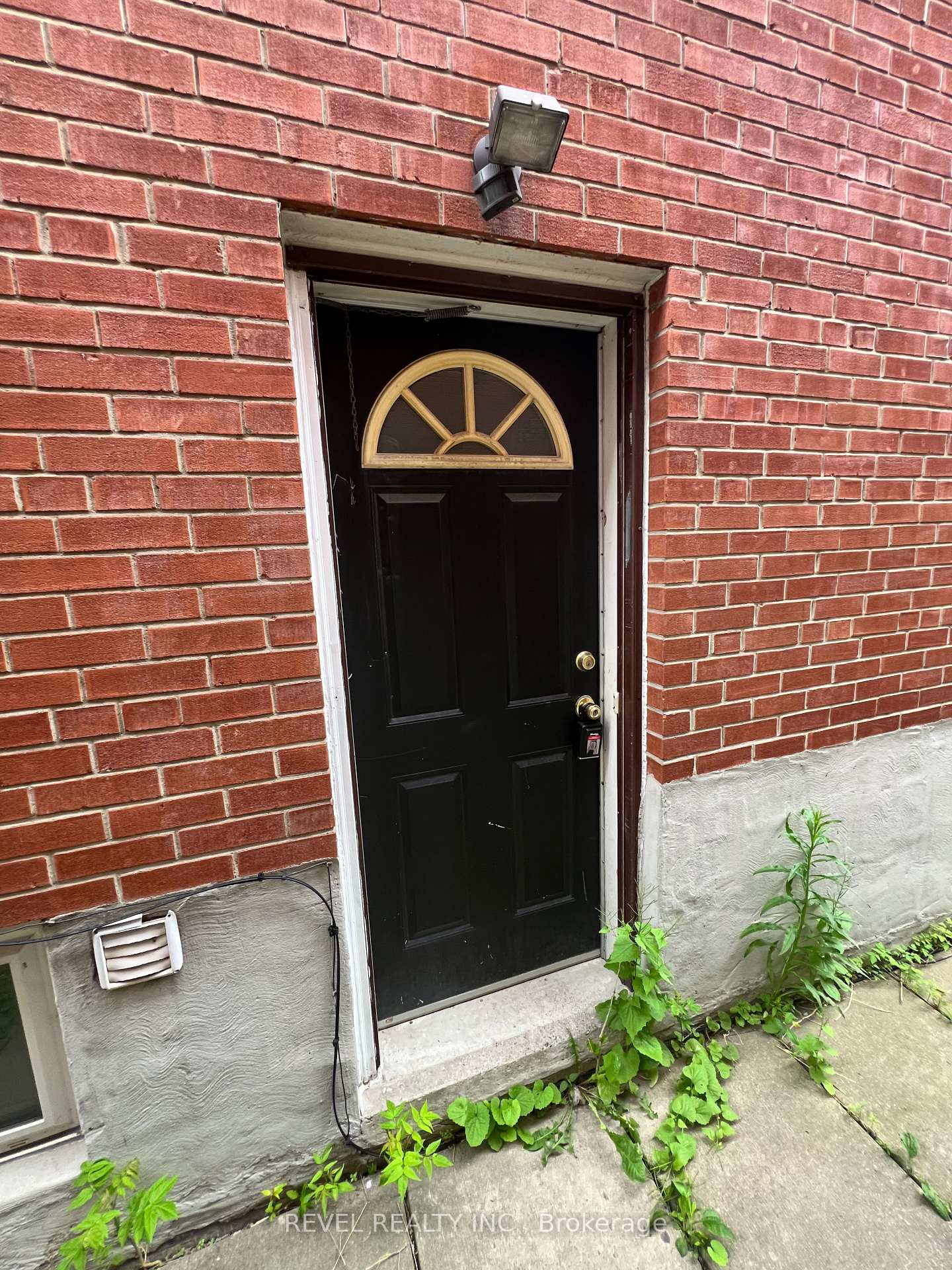 Photo 2 of Unit Lower, 65 Wolseley Street E, Toronto, Kensington-Chinatown — HOMEH