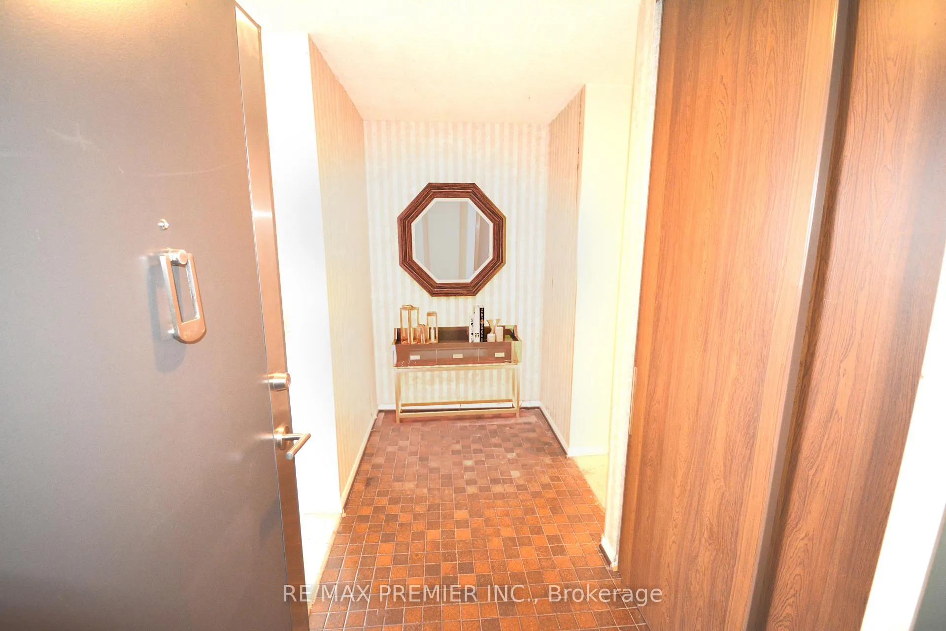 Photo 3 of Unit 1002, 7811 Yonge Street, Markham, Thornhill — HOMEH