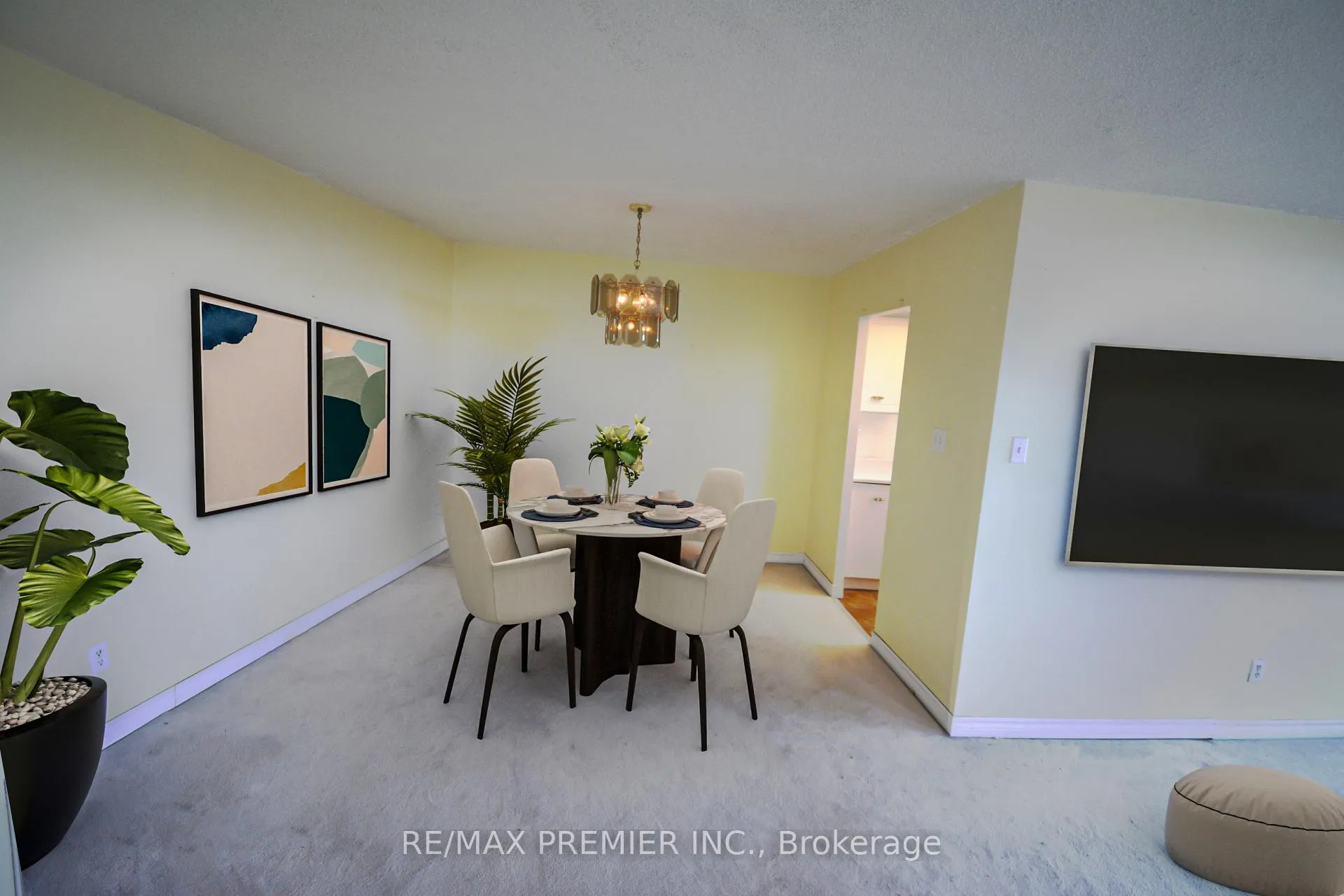 Photo 4 of Unit 1002, 7811 Yonge Street, Markham, Thornhill — HOMEH