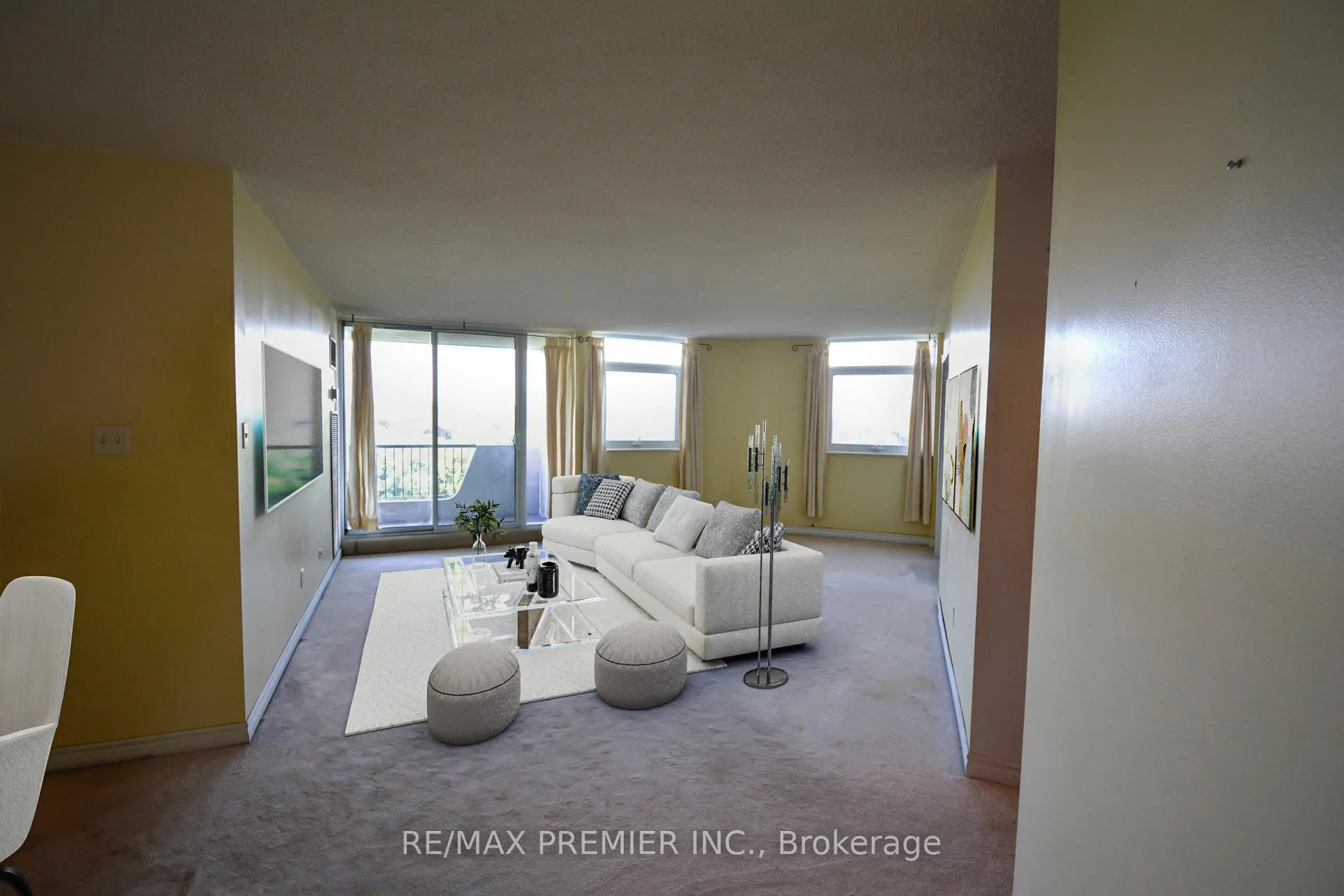 Photo 7 of Unit 1002, 7811 Yonge Street, Markham, Thornhill — HOMEH