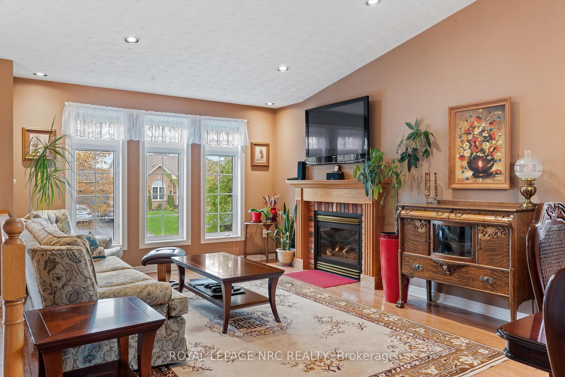 Photo 6 of 31 Crysler Crescent, Thorold, Confederation Heights — HOMEH