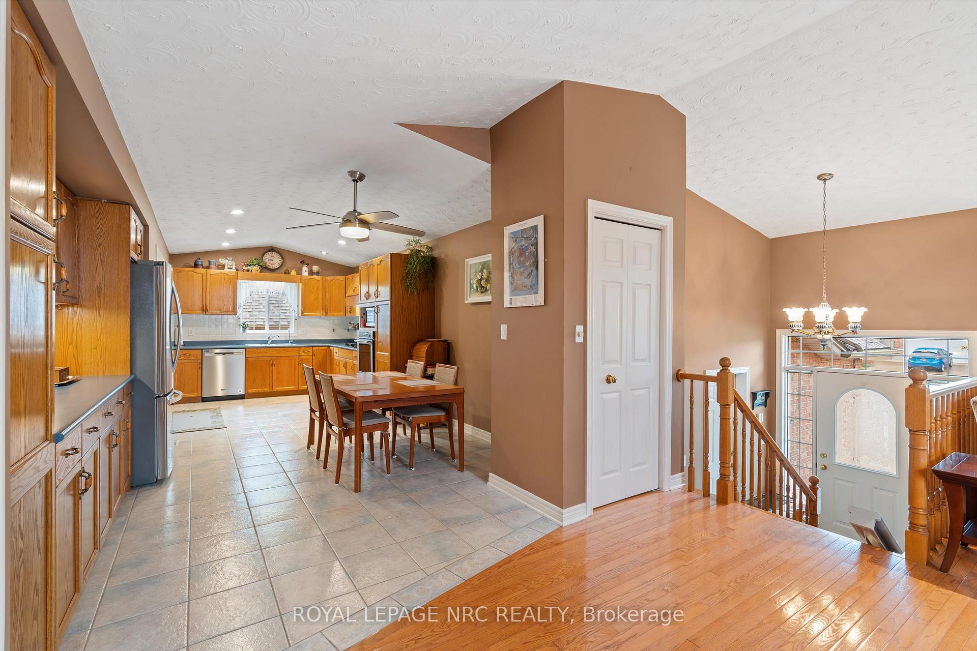 Photo 9 of 31 Crysler Crescent, Thorold, Confederation Heights — HOMEH