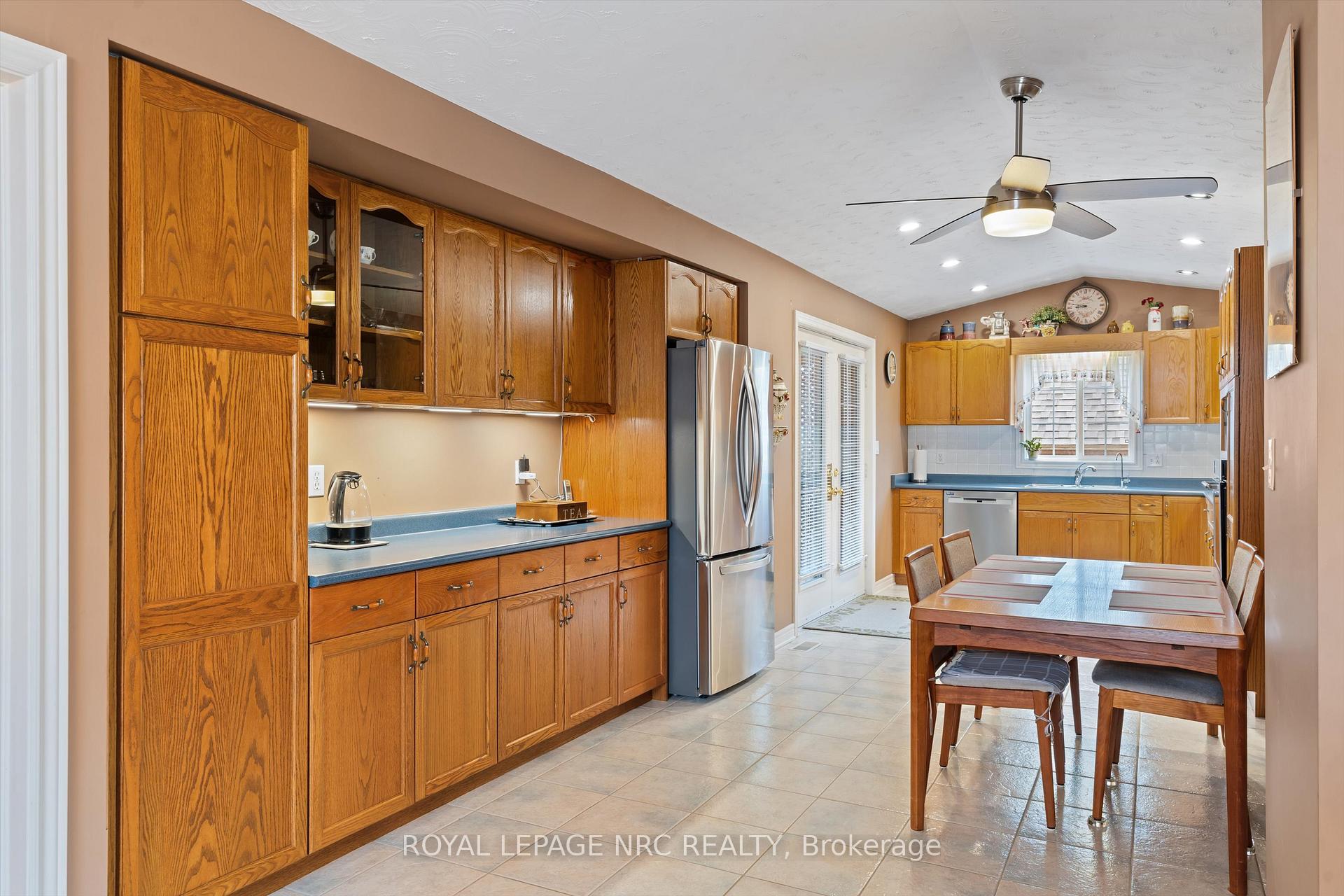 Photo 10 of 31 Crysler Crescent, Thorold, Confederation Heights — HOMEH