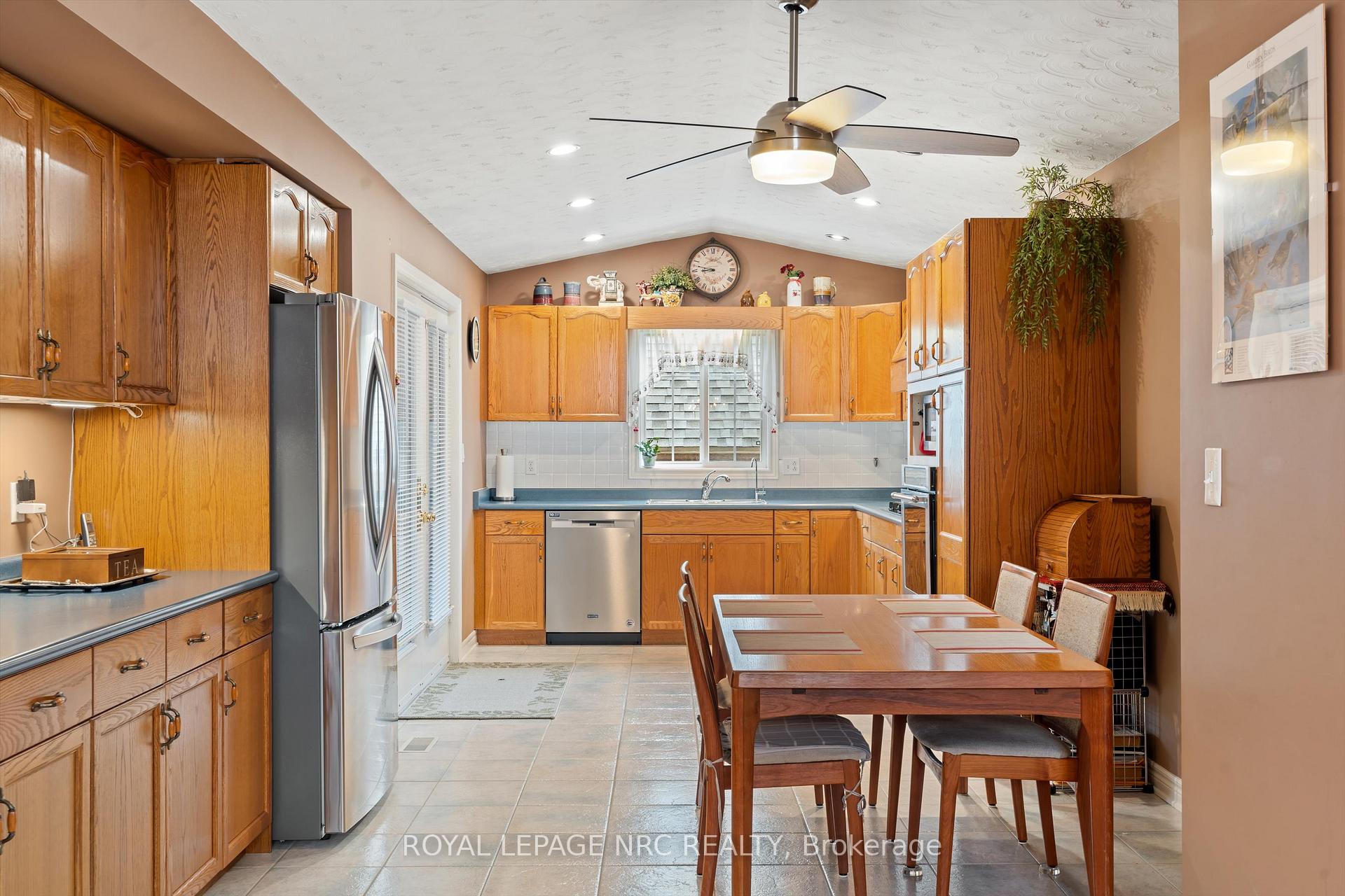Photo 11 of 31 Crysler Crescent, Thorold, Confederation Heights — HOMEH