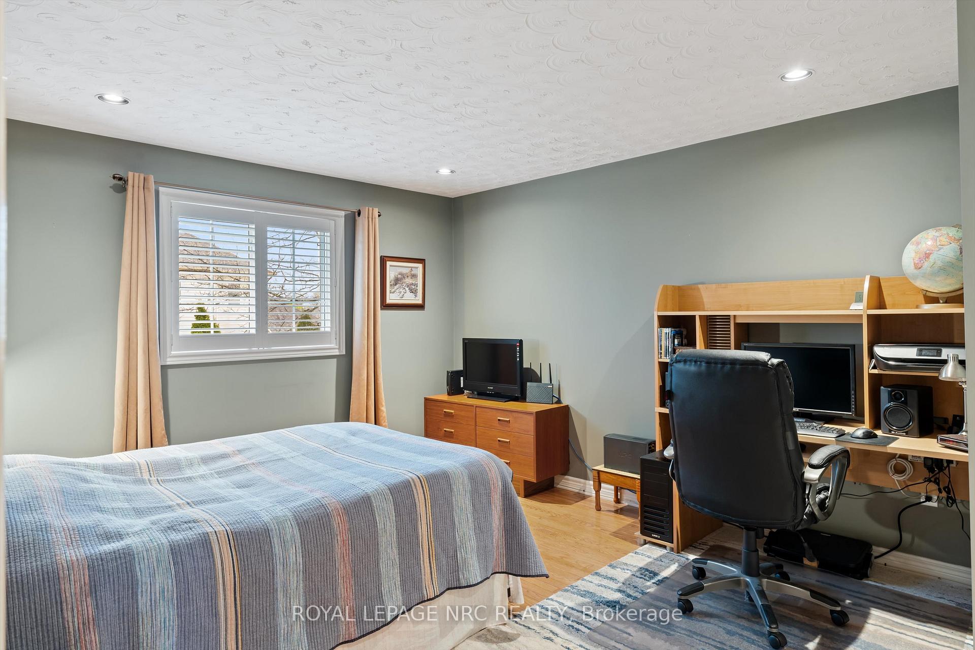 Photo 15 of 31 Crysler Crescent, Thorold, Confederation Heights — HOMEH