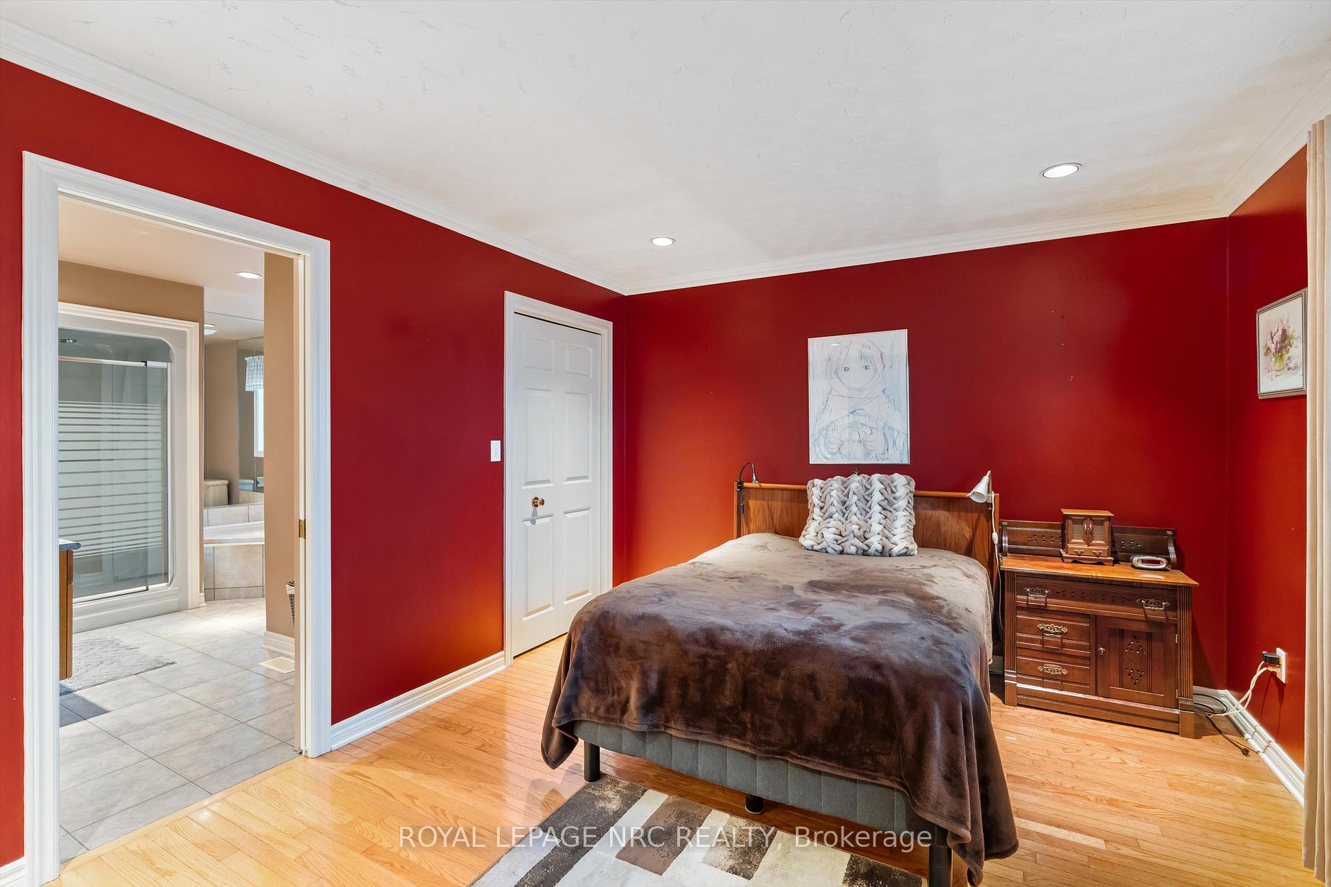 Photo 20 of 31 Crysler Crescent, Thorold, Confederation Heights — HOMEH