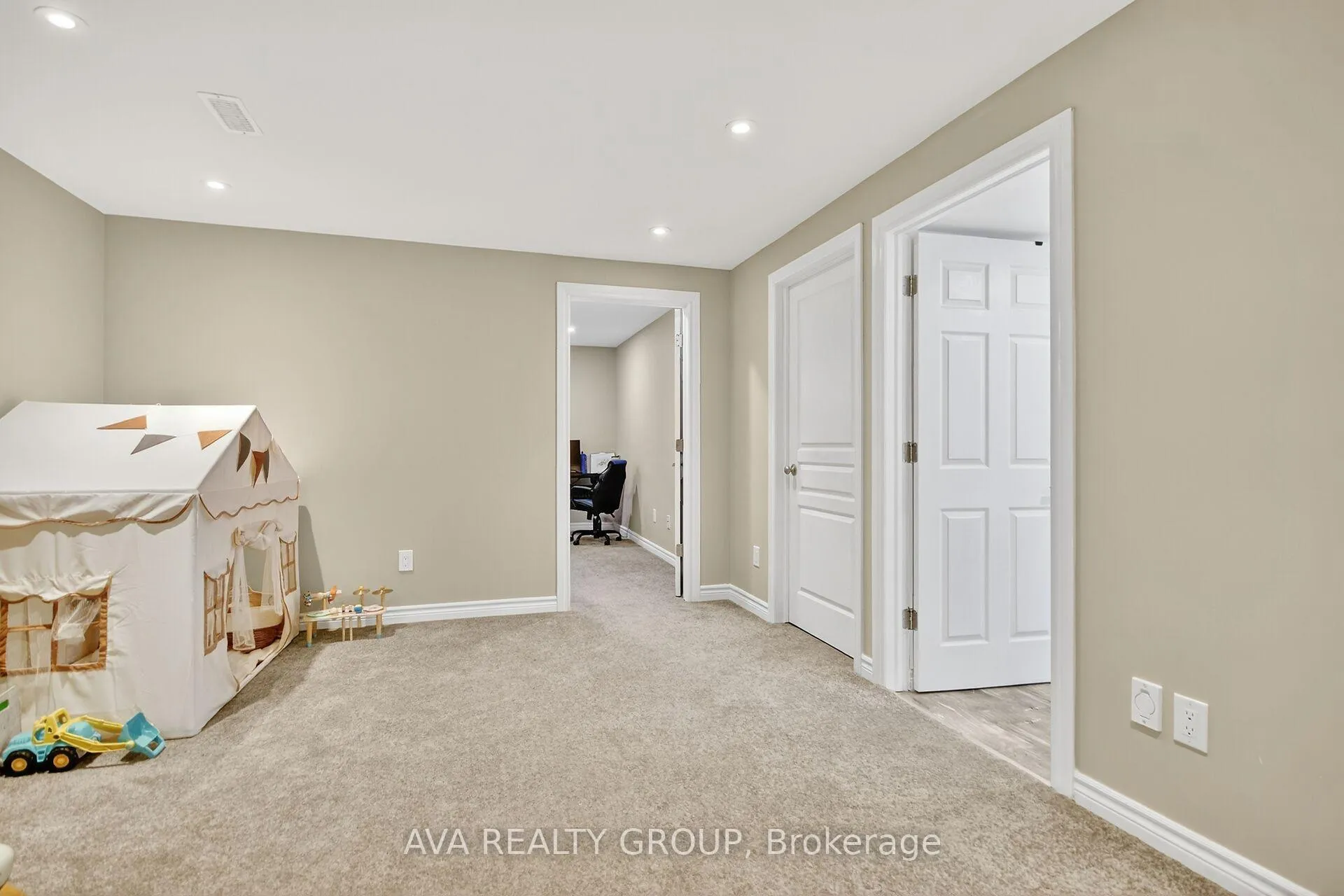 Photo 28 of 542 Triangle Street, Ottawa, Kanata - Emerald Meadows/Trailwest — HOMEH