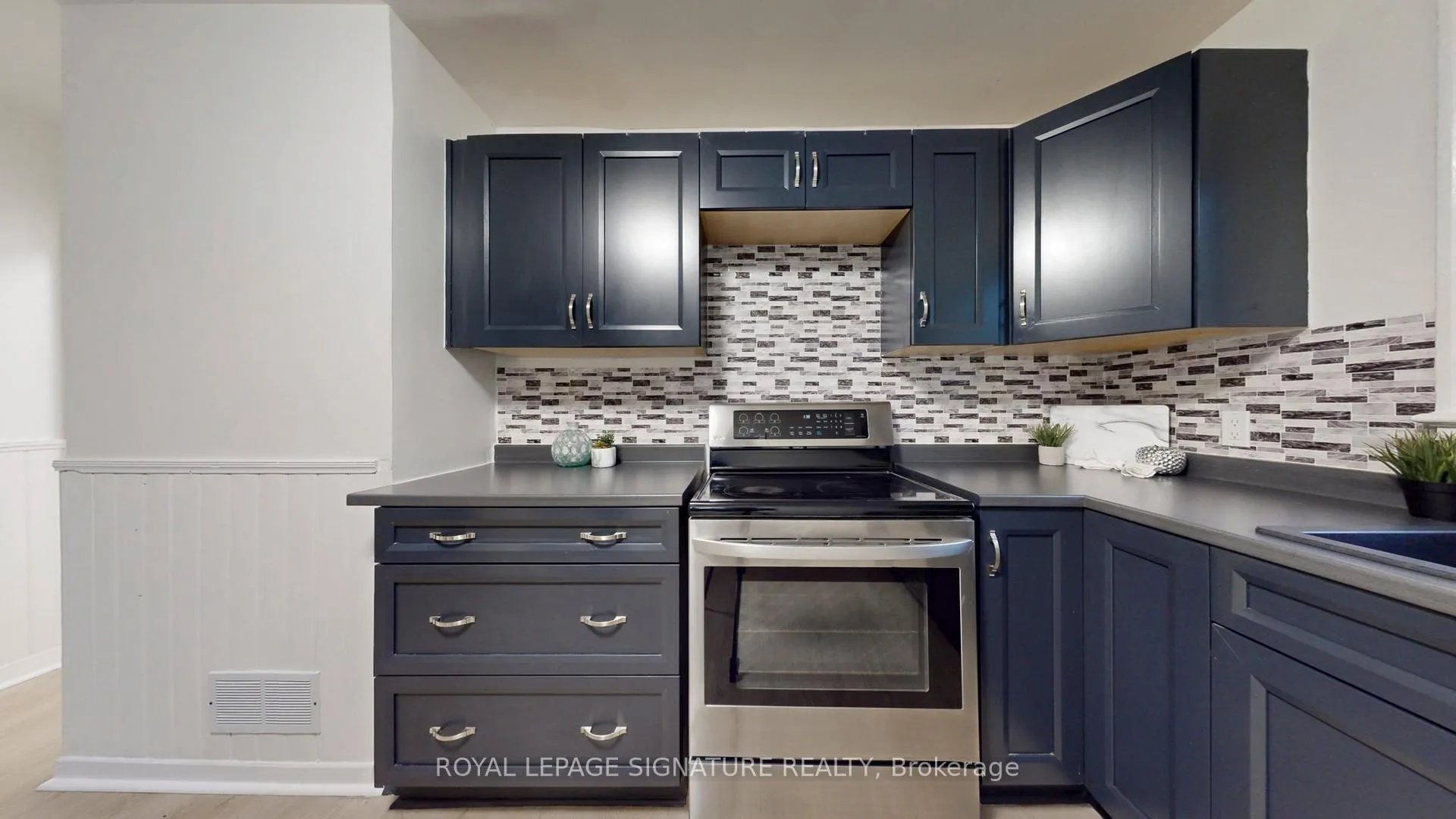 Photo 10 of 347 Caddy Street, Peterborough, Ashburnham Ward 4 — HOMEH
