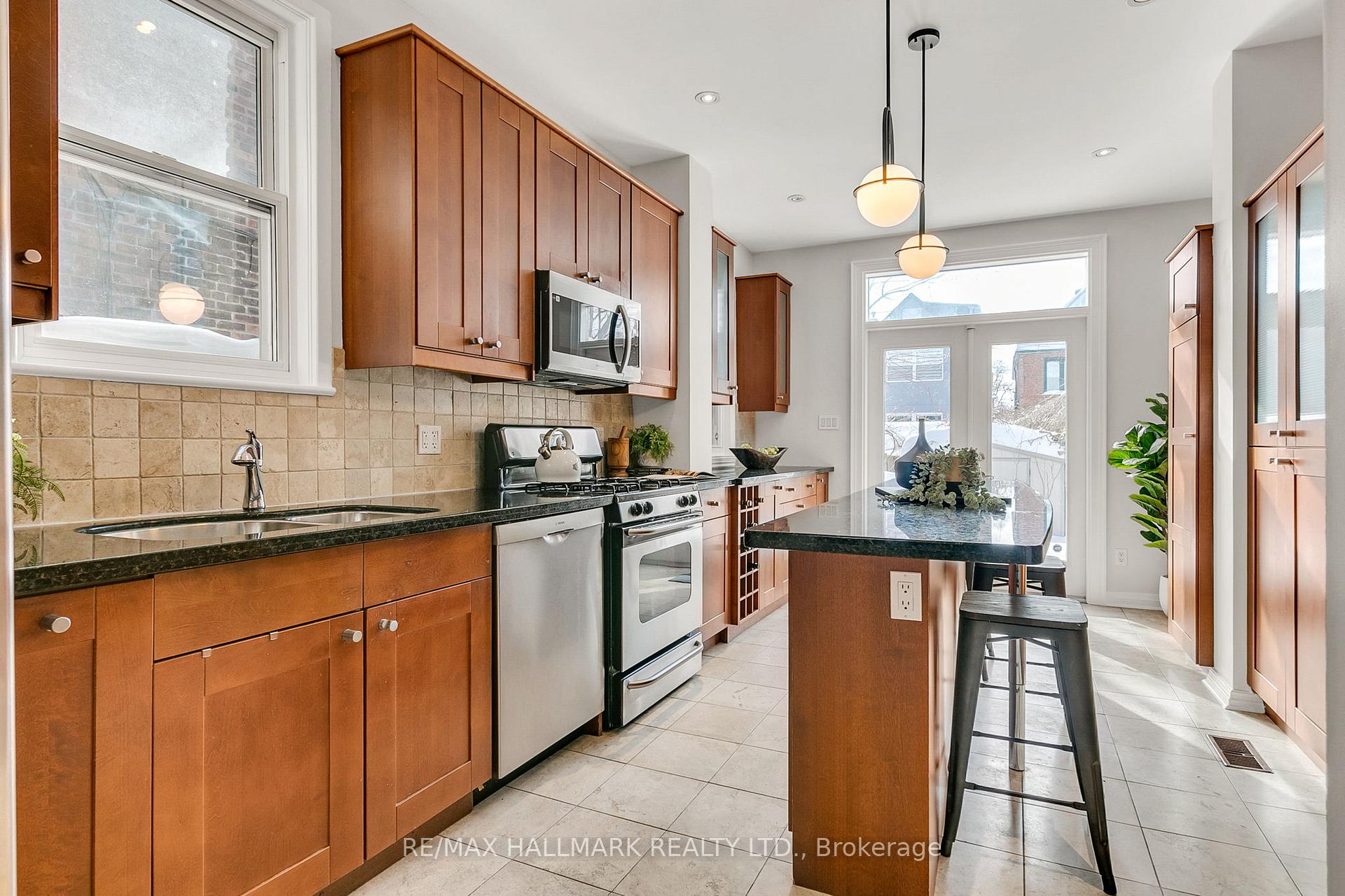 Photo 8 of 858 Carlaw Avenue, Toronto, Playter Estates-Danforth — HOMEH