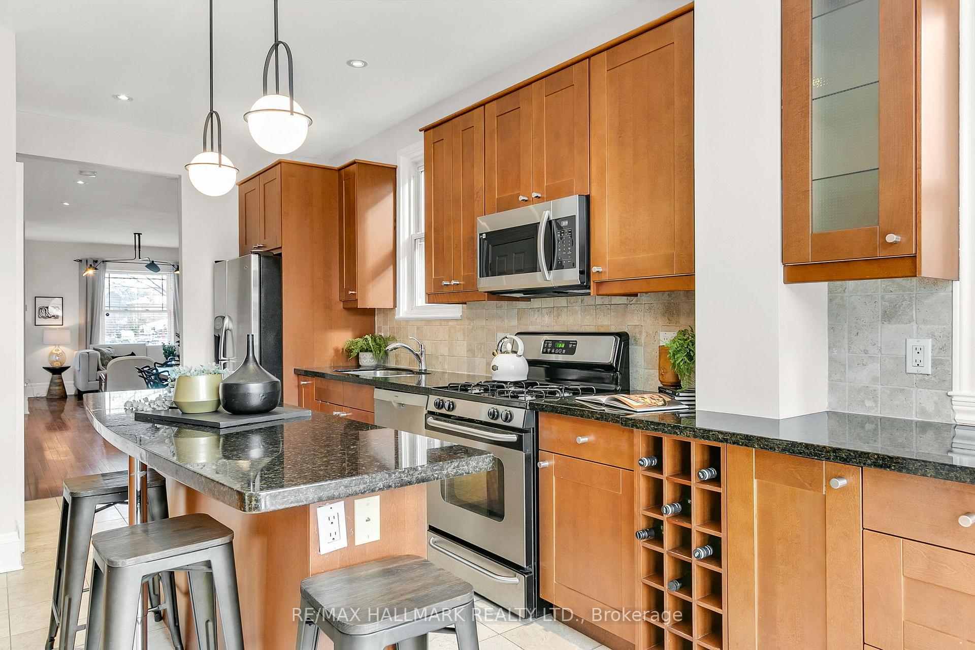 Photo 11 of 858 Carlaw Avenue, Toronto, Playter Estates-Danforth — HOMEH