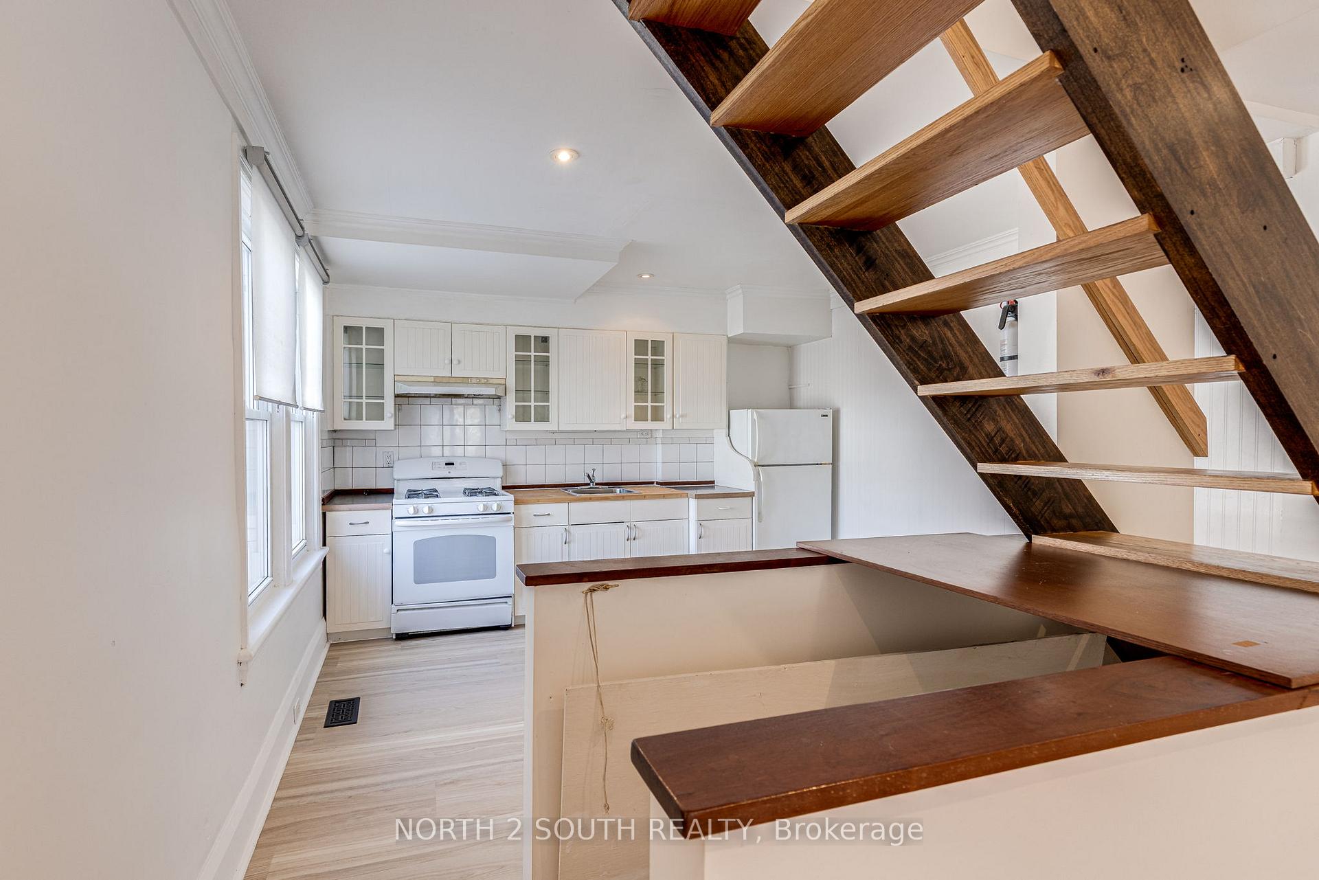 Photo 5 of 731 Rhodes Avenue, Toronto, Greenwood-Coxwell — HOMEH
