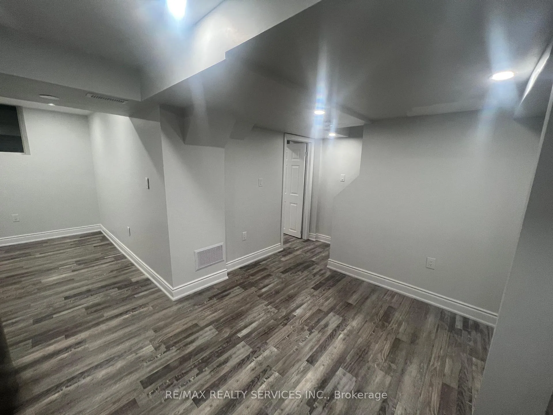 Photo 4 of 59 Sugarberry Drive, Brampton, Credit Valley — HOMEH