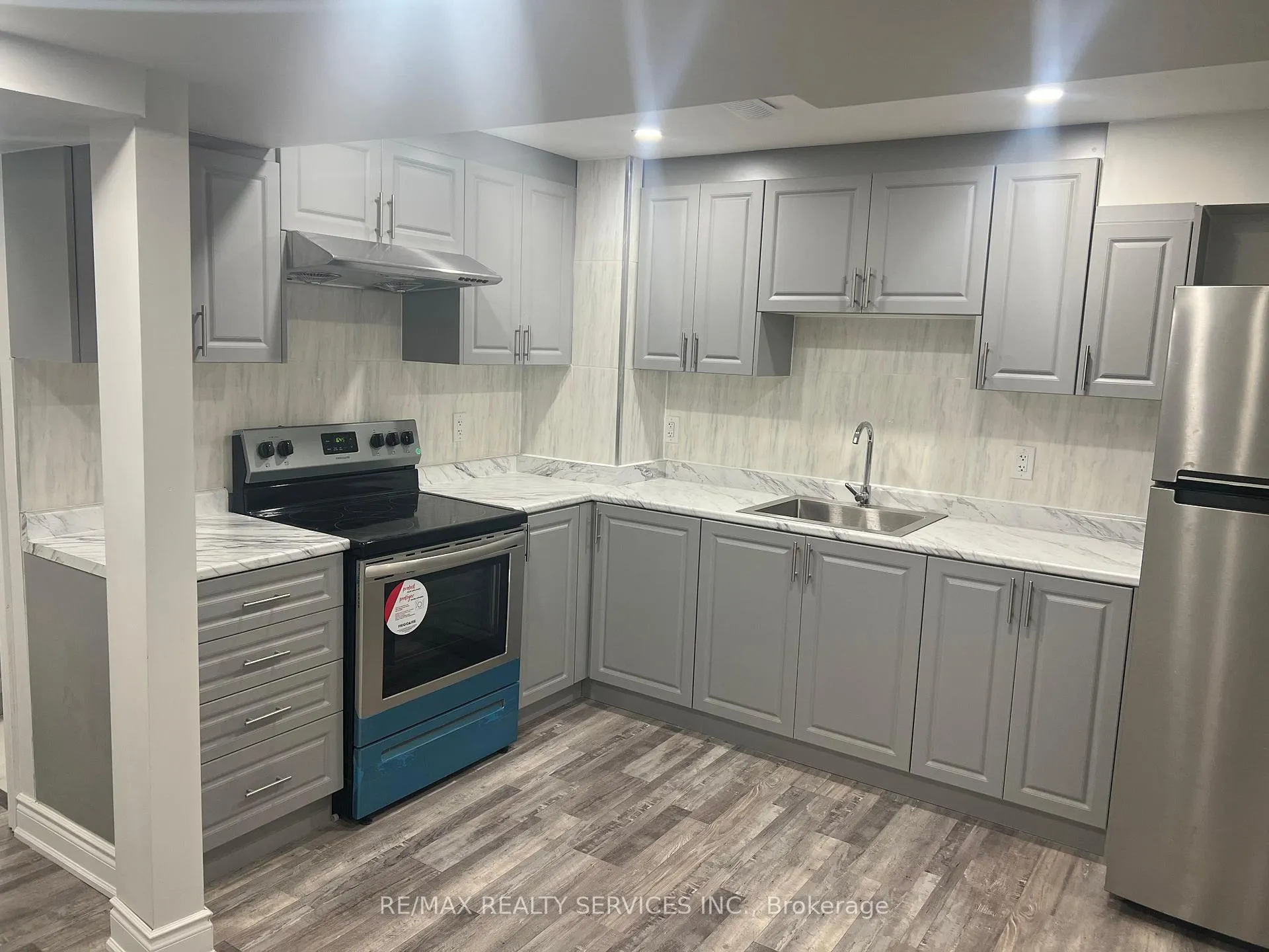 Photo 8 of 59 Sugarberry Drive, Brampton, Credit Valley — HOMEH