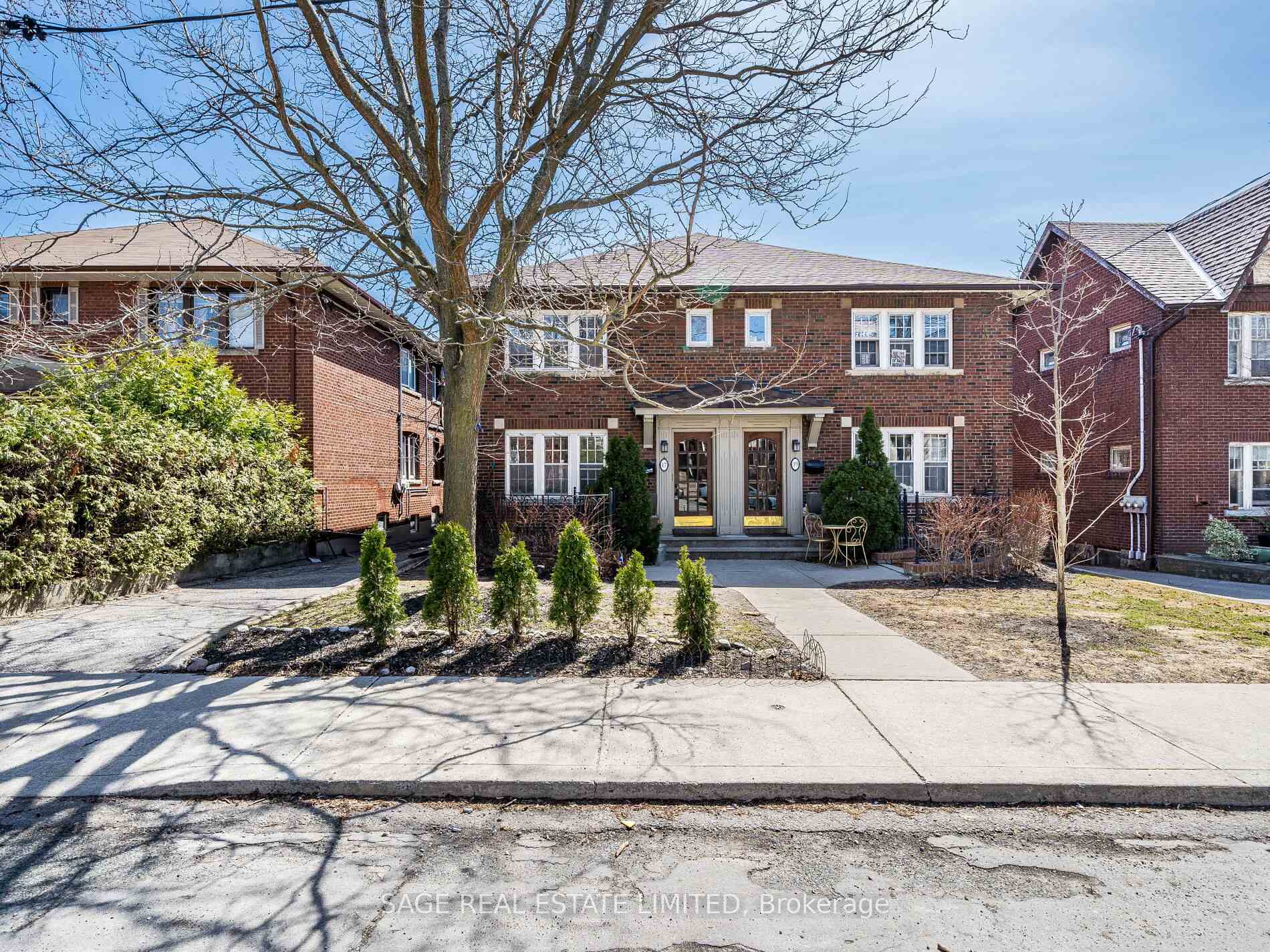 Front of Unit Upper, 17 Castle View Avenue