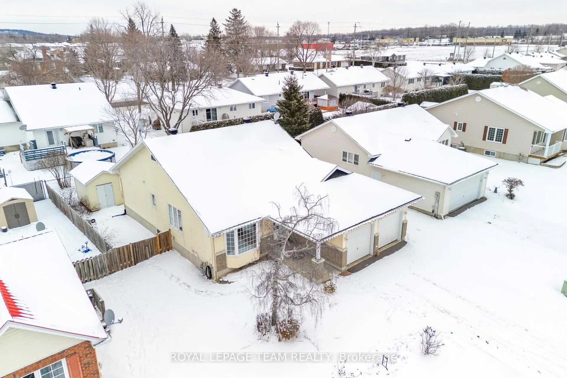 Photo 2 of 451 Mayhew Street, Renfrew — HOMEH