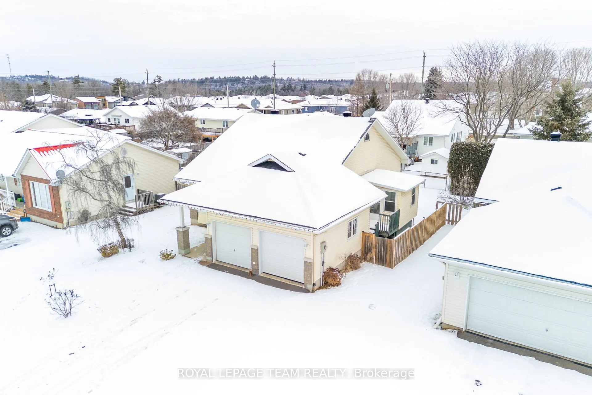 Photo 3 of 451 Mayhew Street, Renfrew — HOMEH