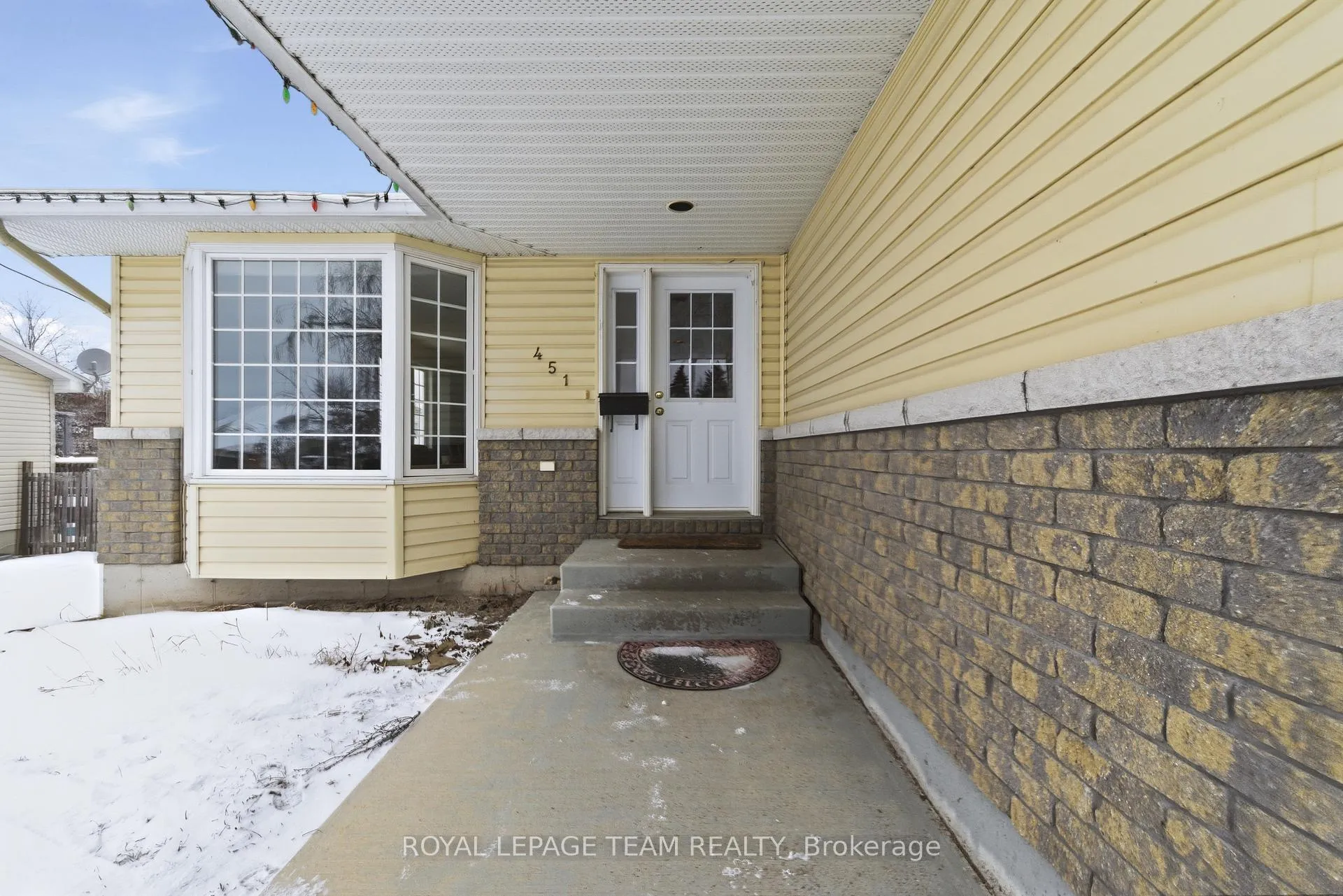 Photo 4 of 451 Mayhew Street, Renfrew — HOMEH