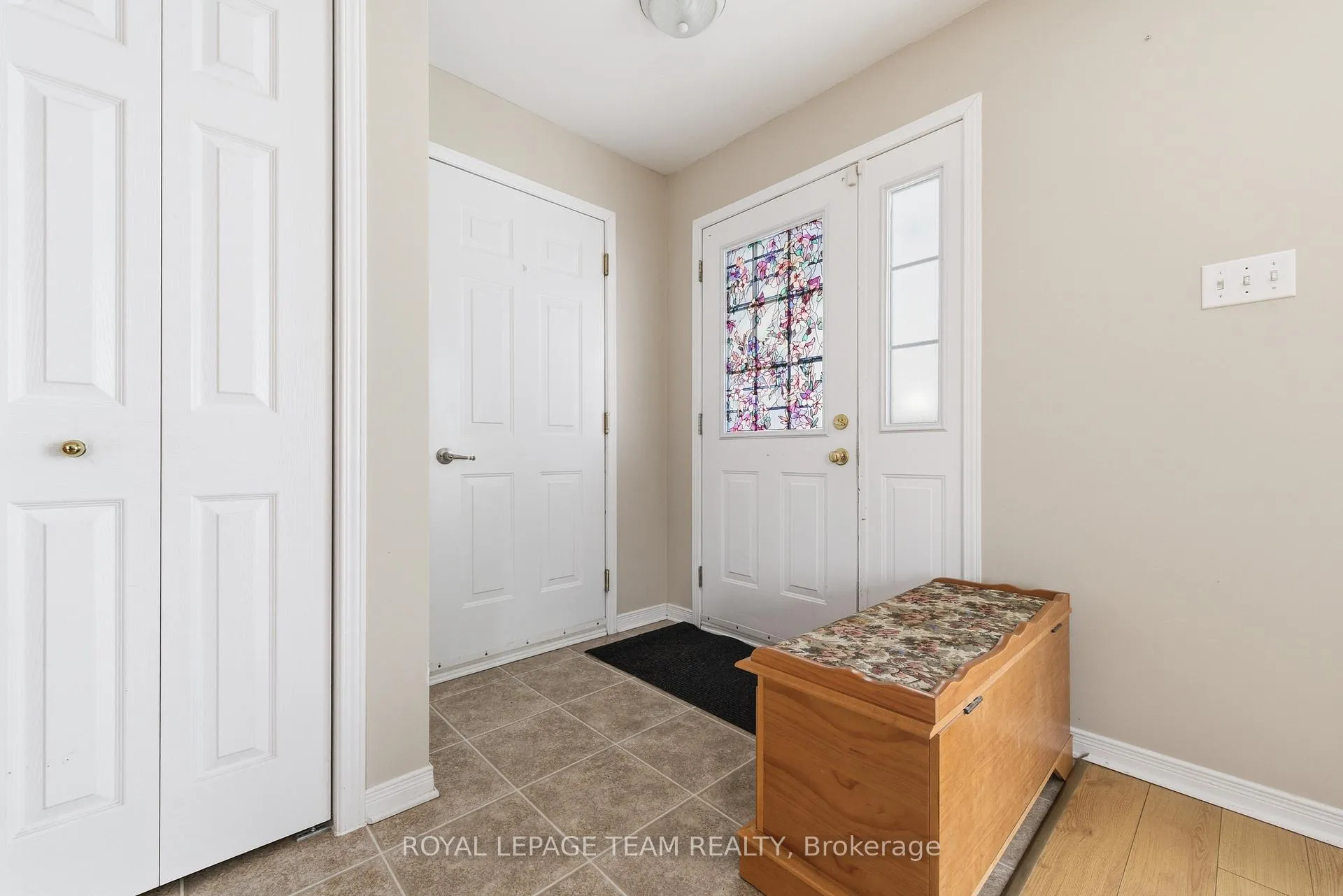 Photo 5 of 451 Mayhew Street, Renfrew — HOMEH