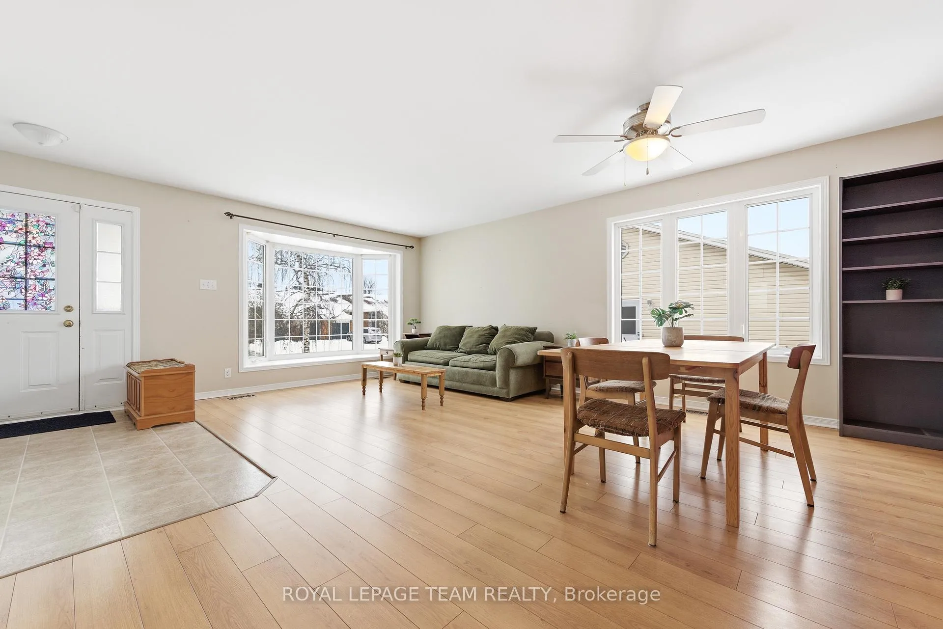 Photo 6 of 451 Mayhew Street, Renfrew — HOMEH