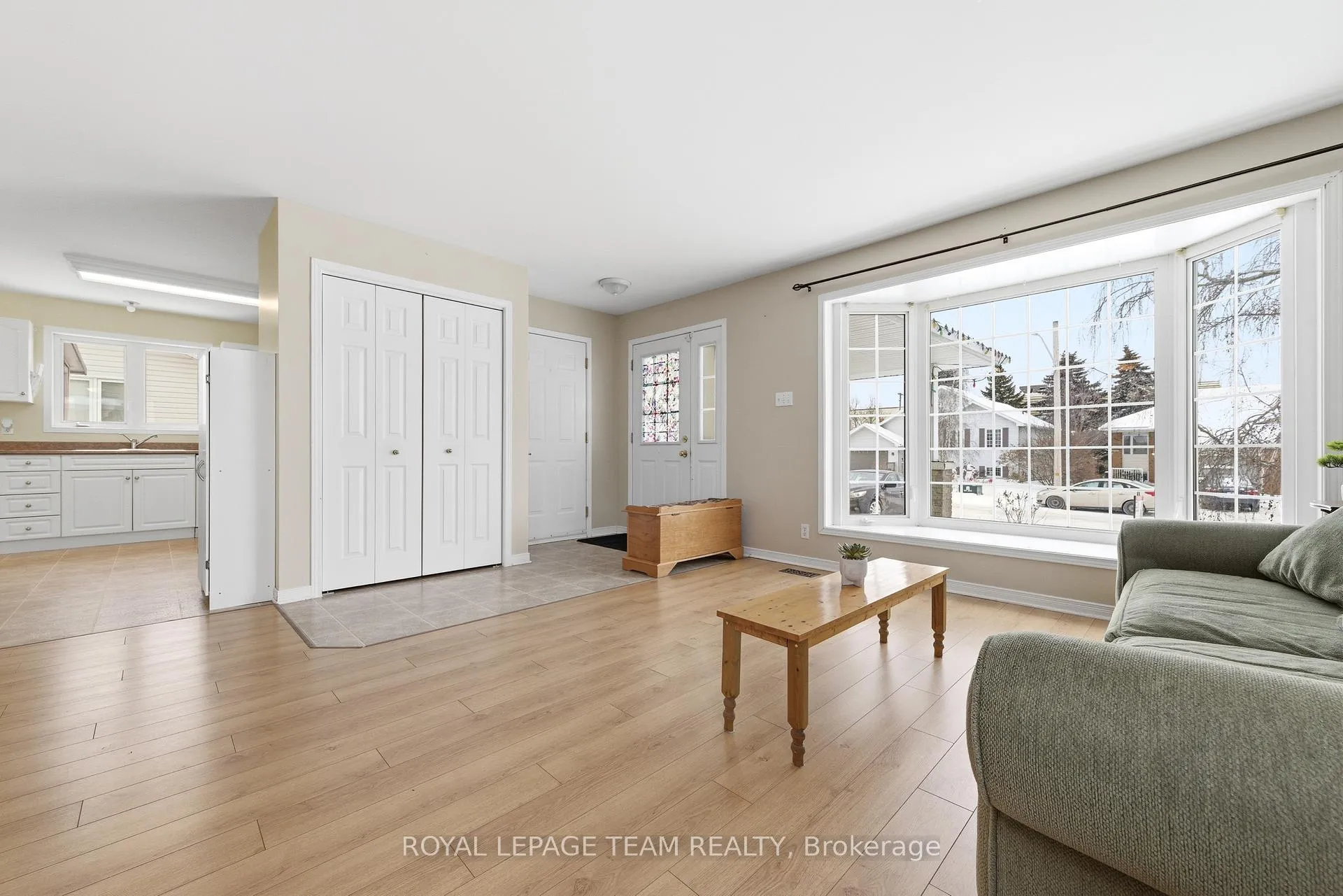 Photo 7 of 451 Mayhew Street, Renfrew — HOMEH