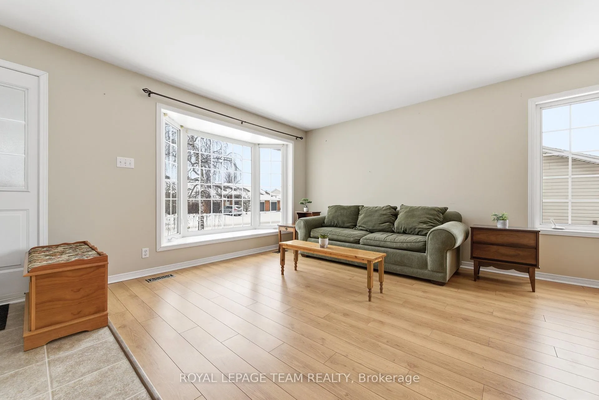 Photo 8 of 451 Mayhew Street, Renfrew — HOMEH