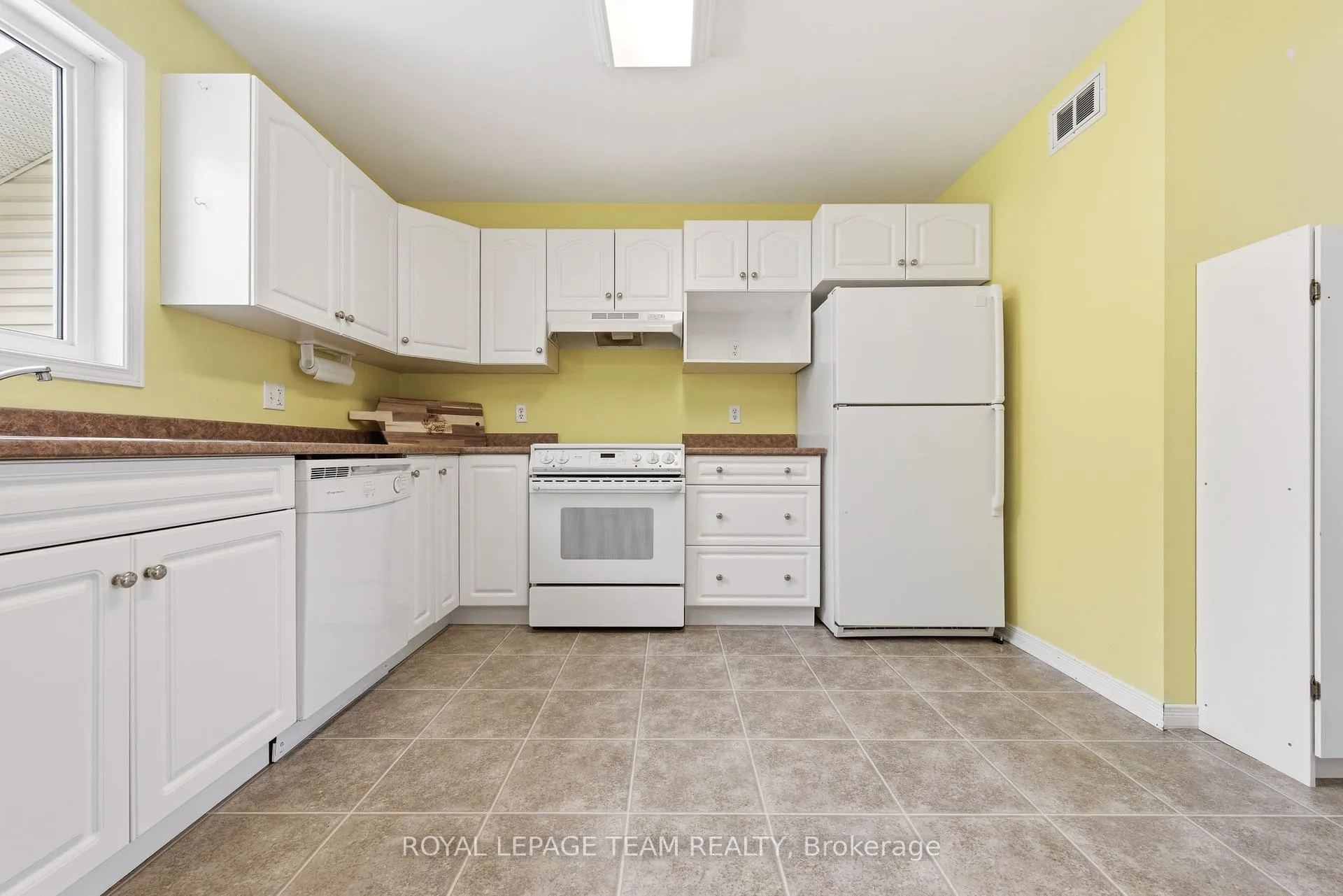 Photo 14 of 451 Mayhew Street, Renfrew — HOMEH